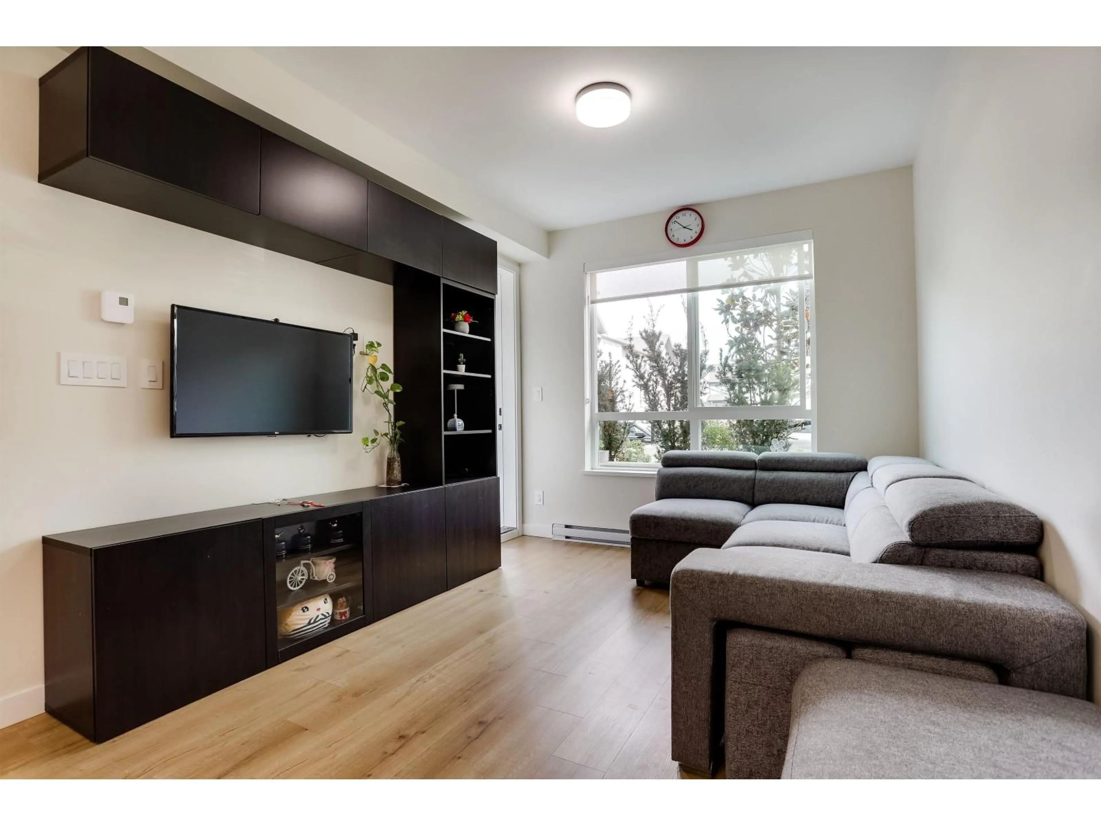 Living room with furniture, wood/laminate floor for 217 - 8117 200A, Langley British Columbia V2Y3W9