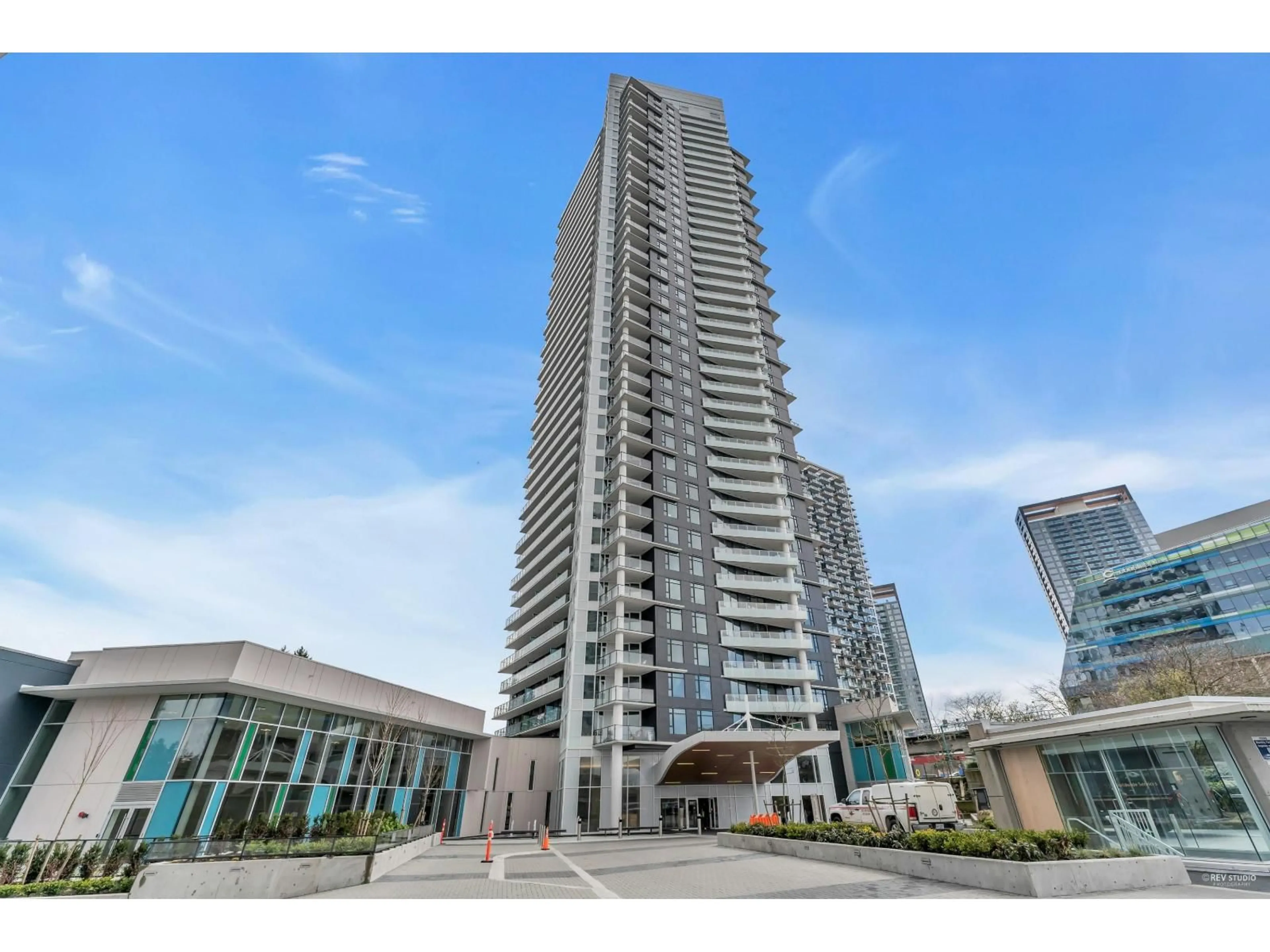 Indoor foyer for 2404 - 9887 WHALLEY, Surrey British Columbia V3T0P4