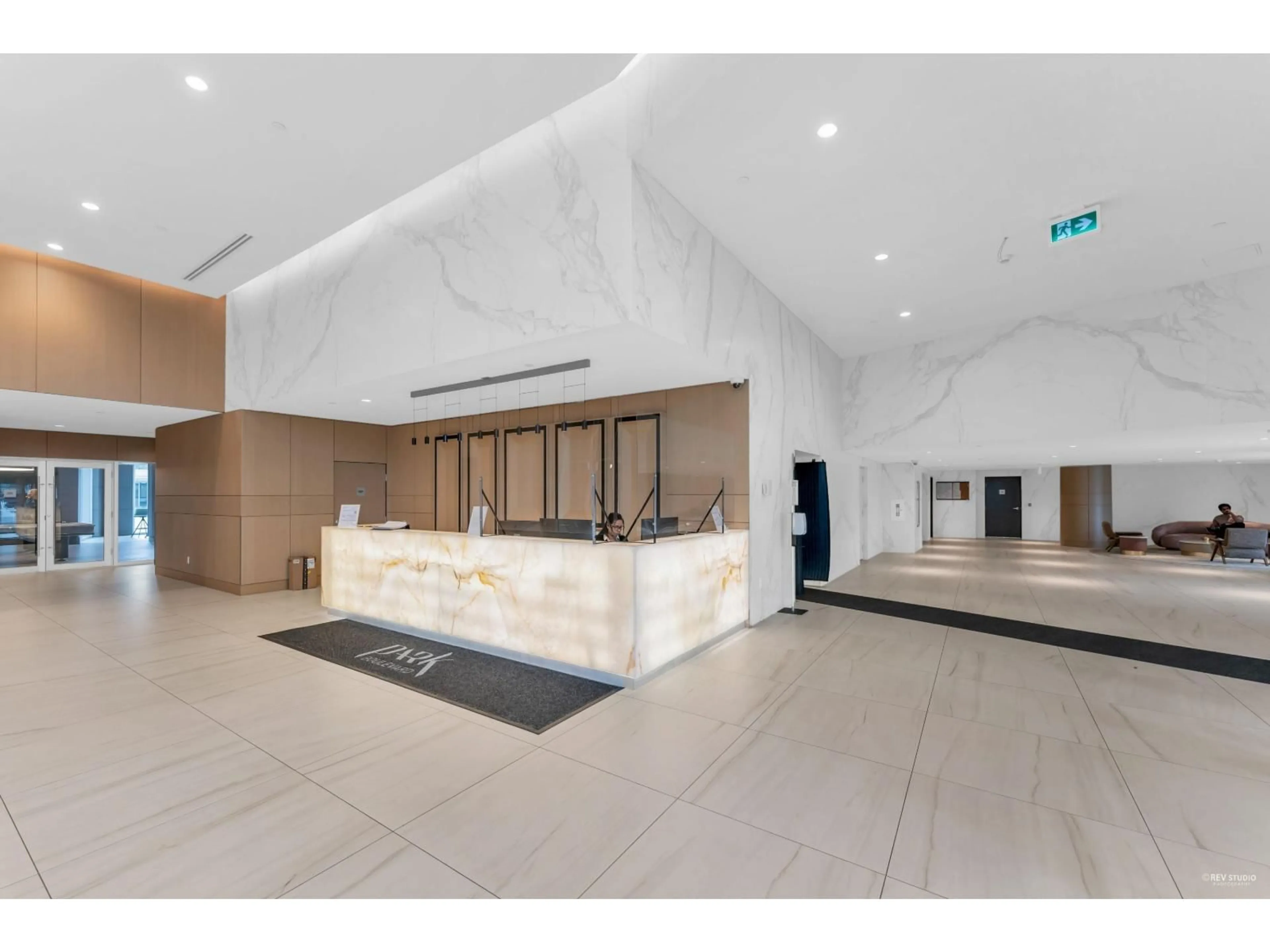 Indoor foyer for 2404 - 9887 WHALLEY, Surrey British Columbia V3T0P4
