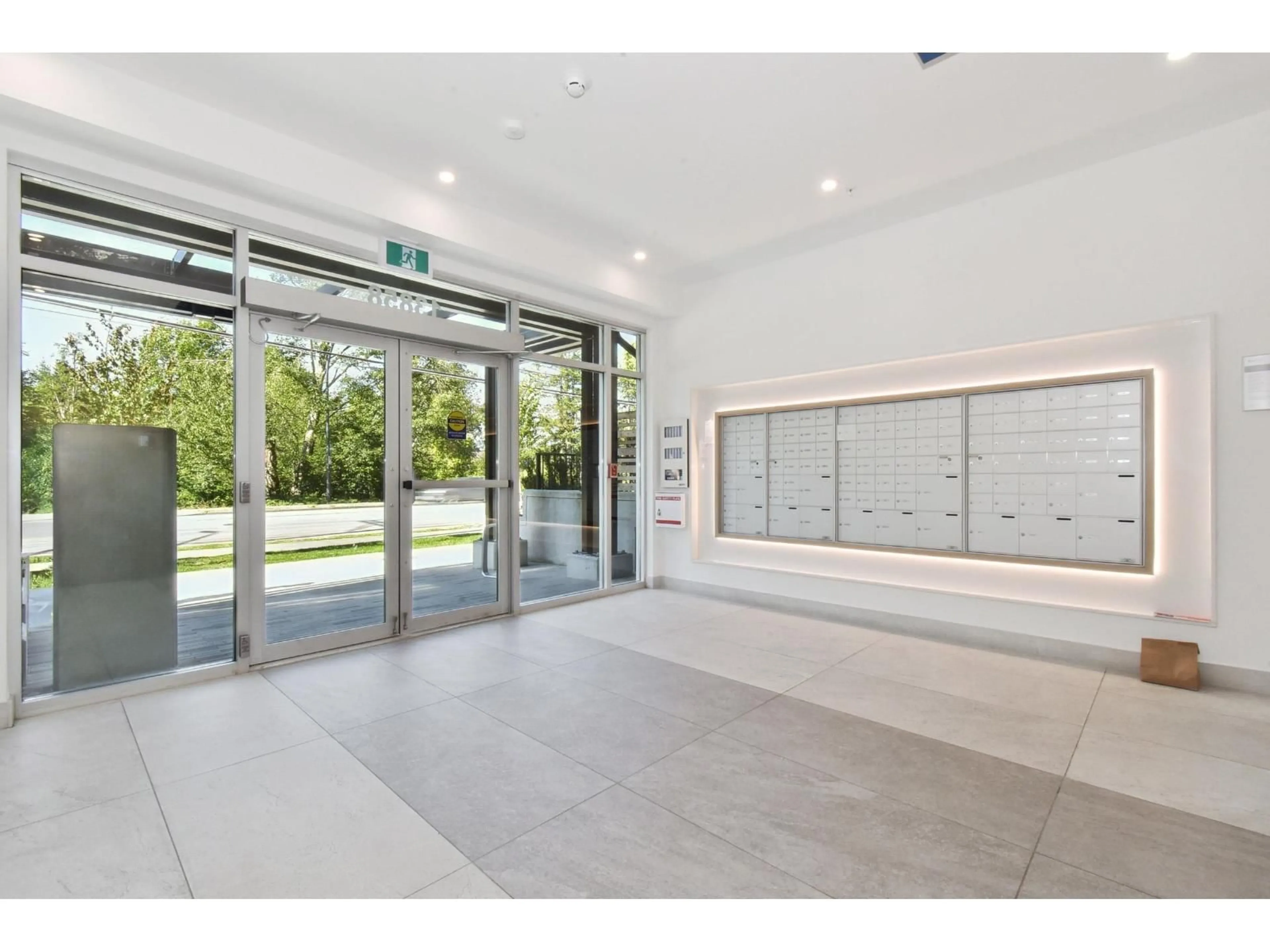 Indoor foyer for E113 - 13858 108, Surrey British Columbia V3T0T9