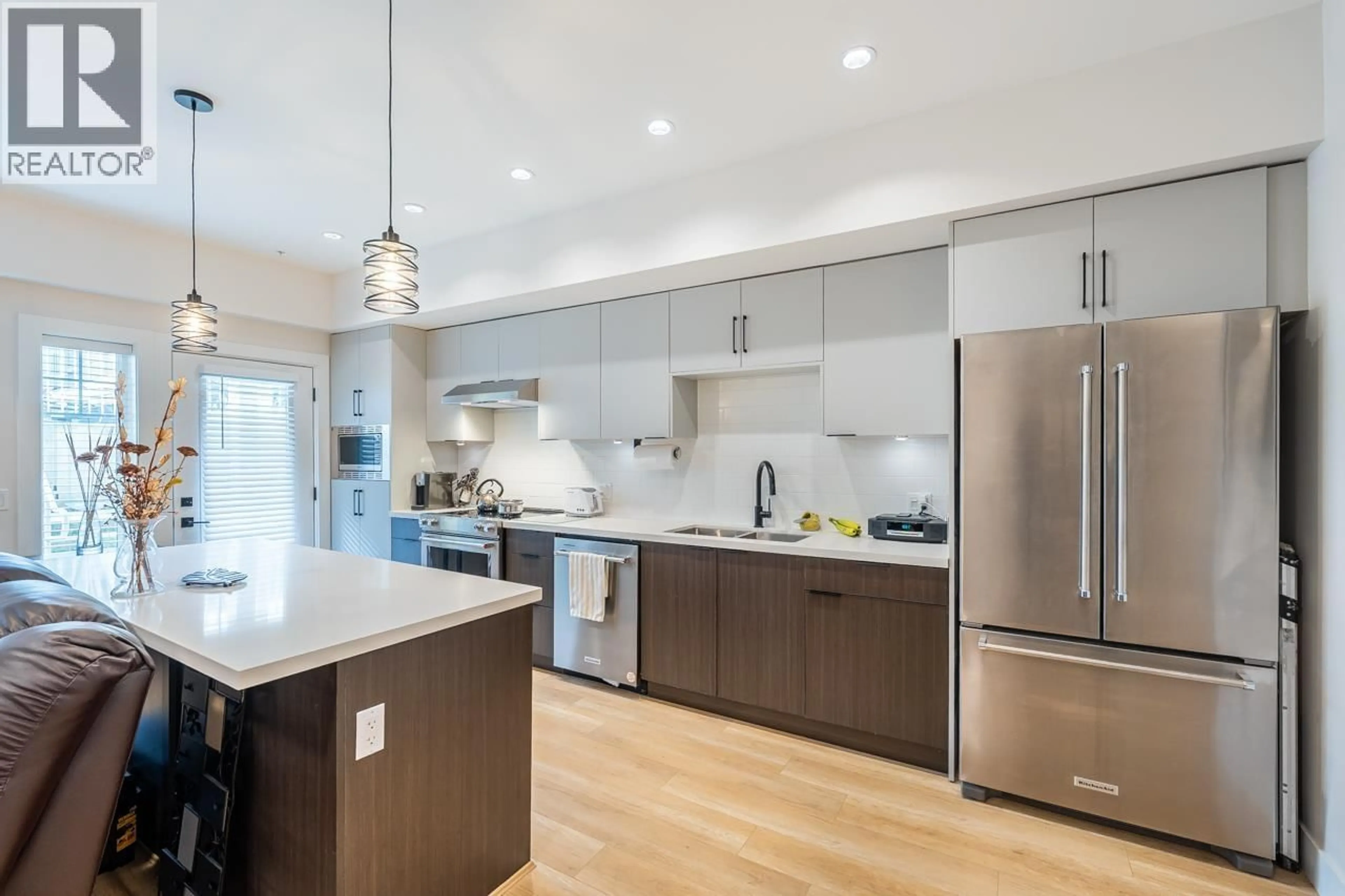 Contemporary kitchen, unknown for 2306 SPRING STREET, Port Moody British Columbia V3H0M6