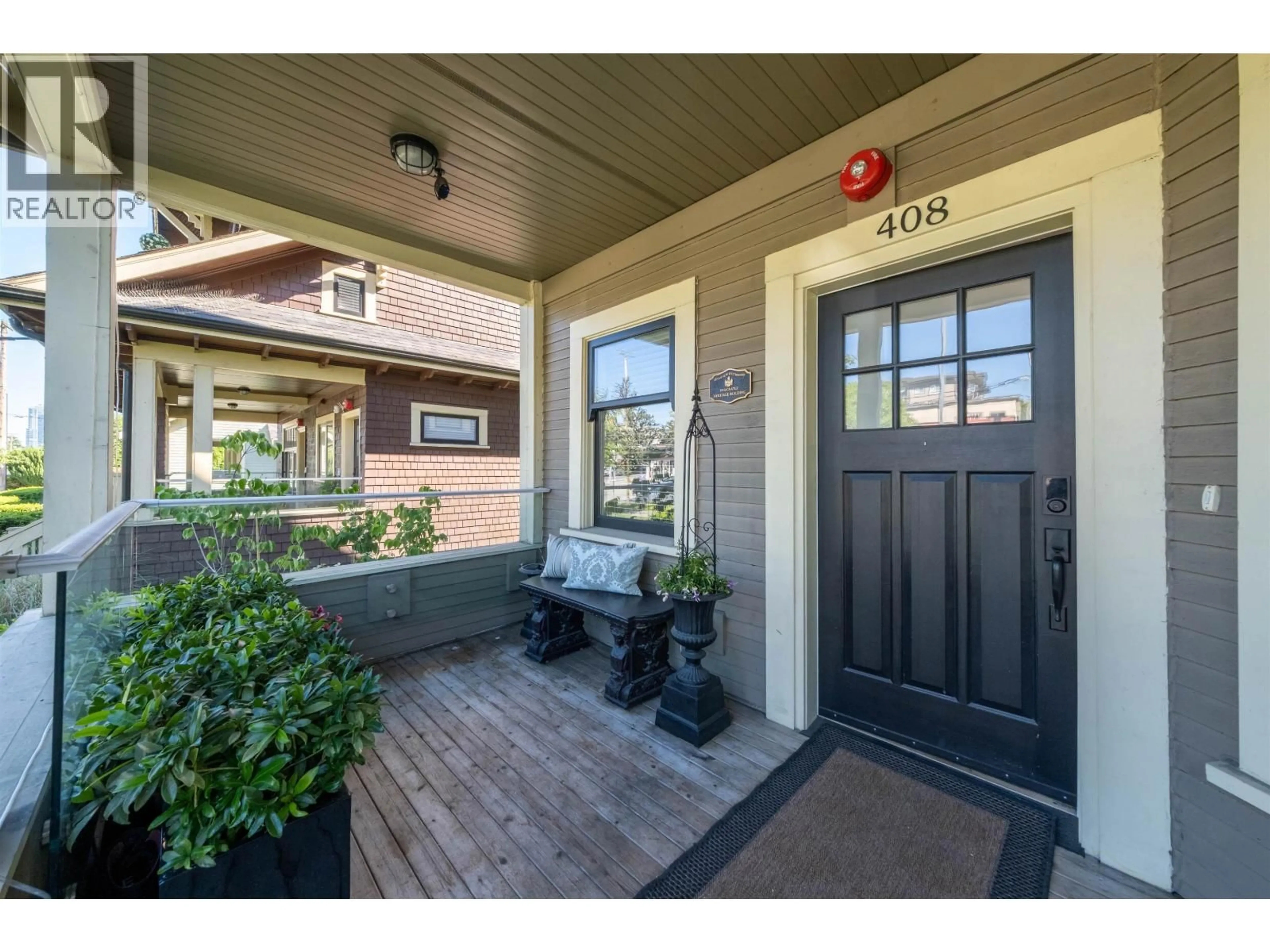 Indoor entryway for 408 EIGHTH STREET, New Westminster British Columbia V3M0K1