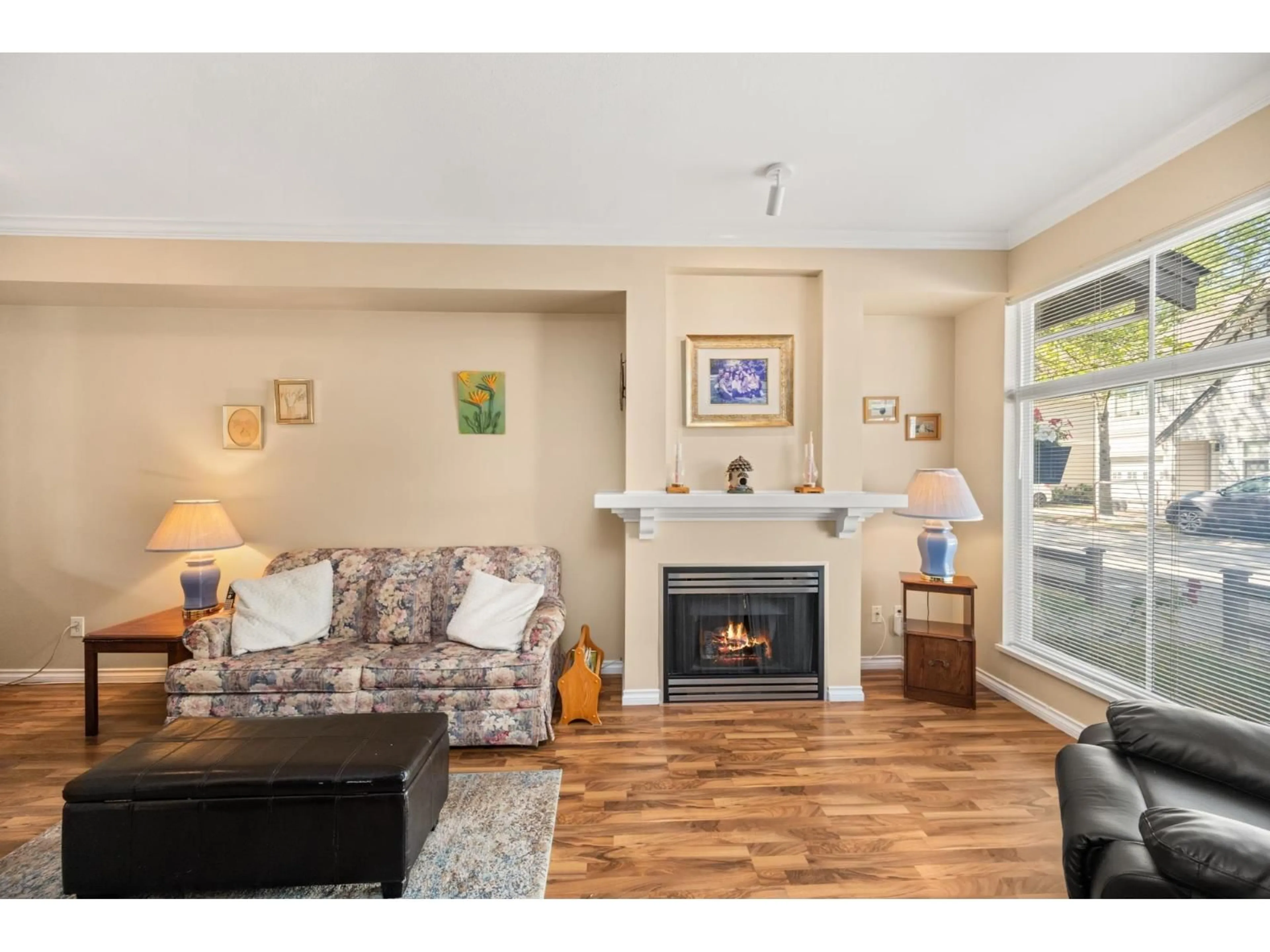 Living room with furniture, unknown for 51 - 6465 184A, Surrey British Columbia V3S8X9