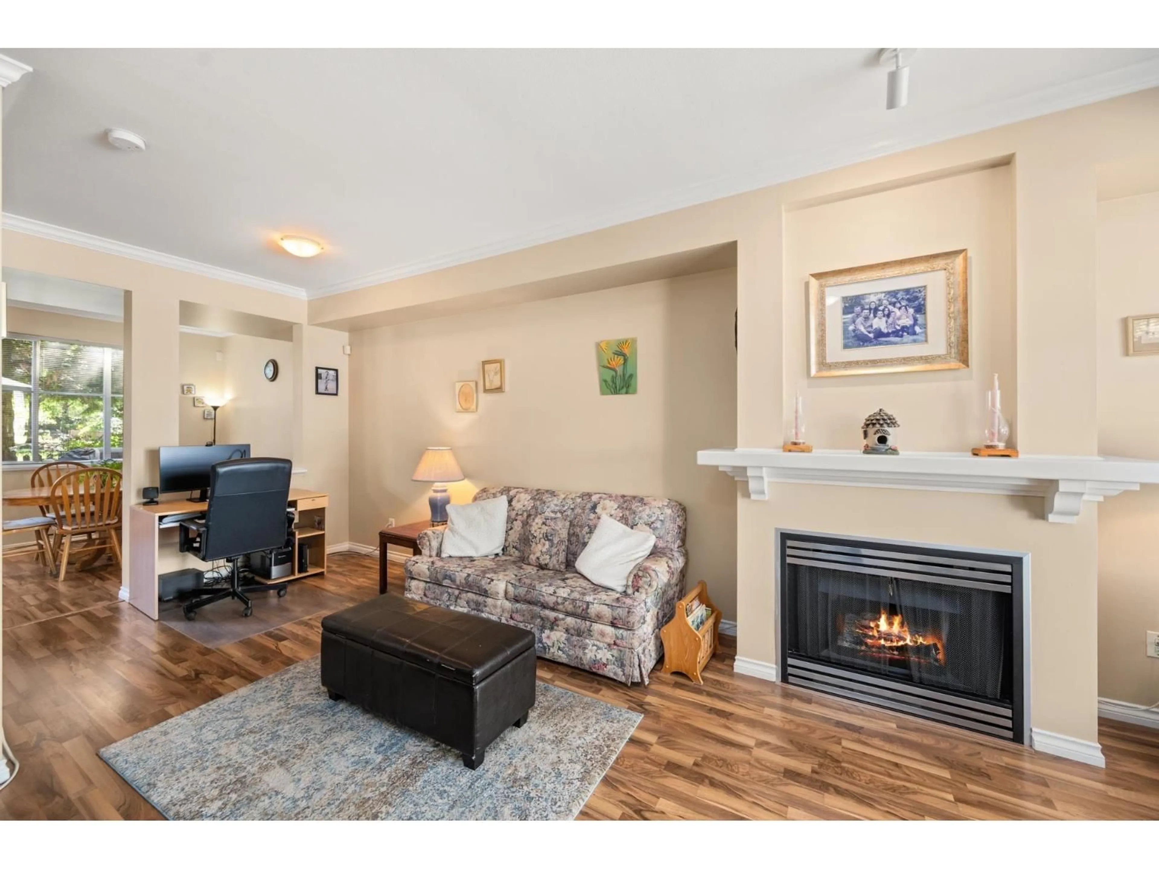 Living room with furniture, wood/laminate floor for 51 - 6465 184A, Surrey British Columbia V3S8X9