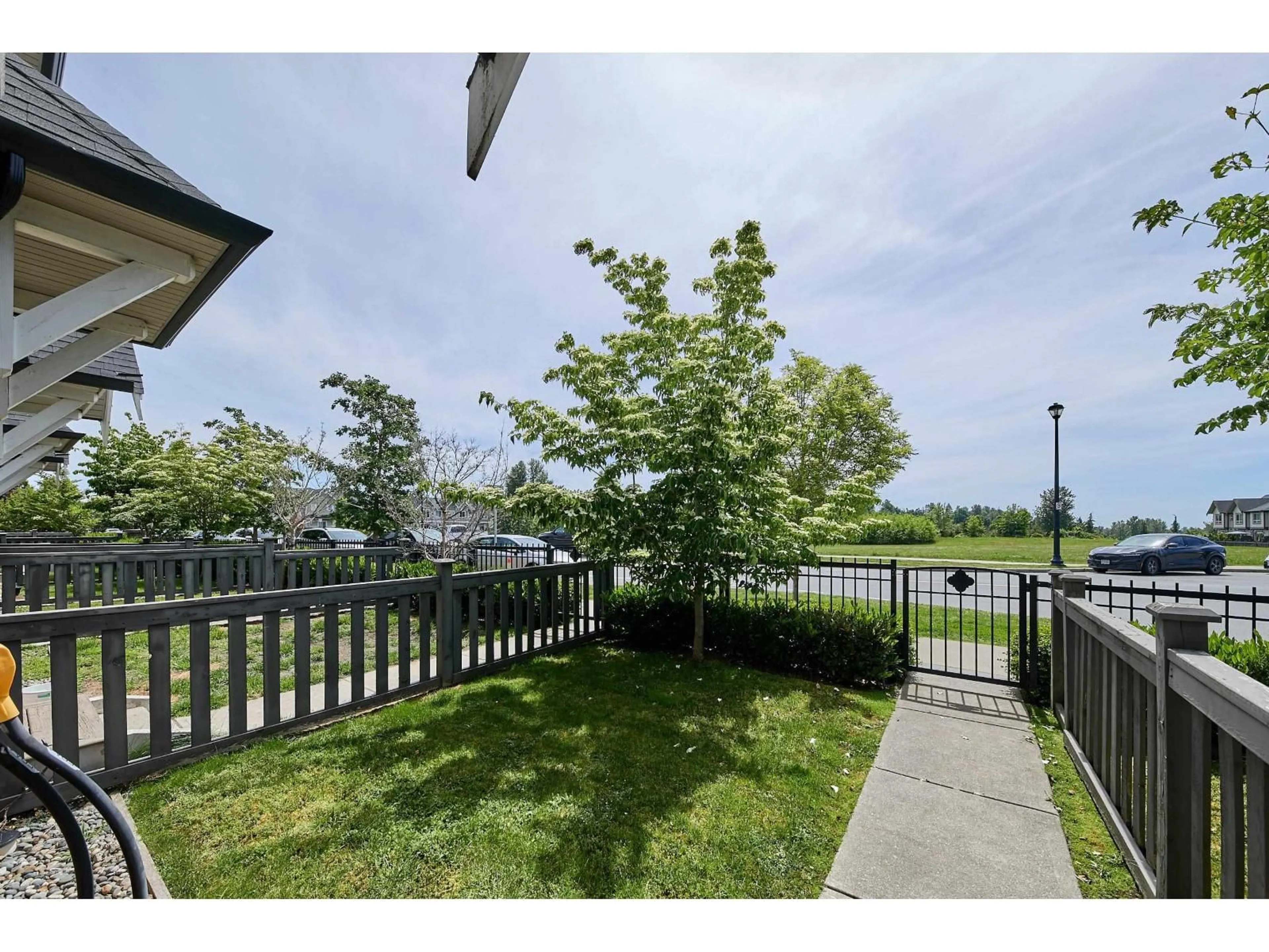 Patio, water/lake/river/ocean view for 110 - 30989 WESTRIDGE, Abbotsford British Columbia V2T0E7