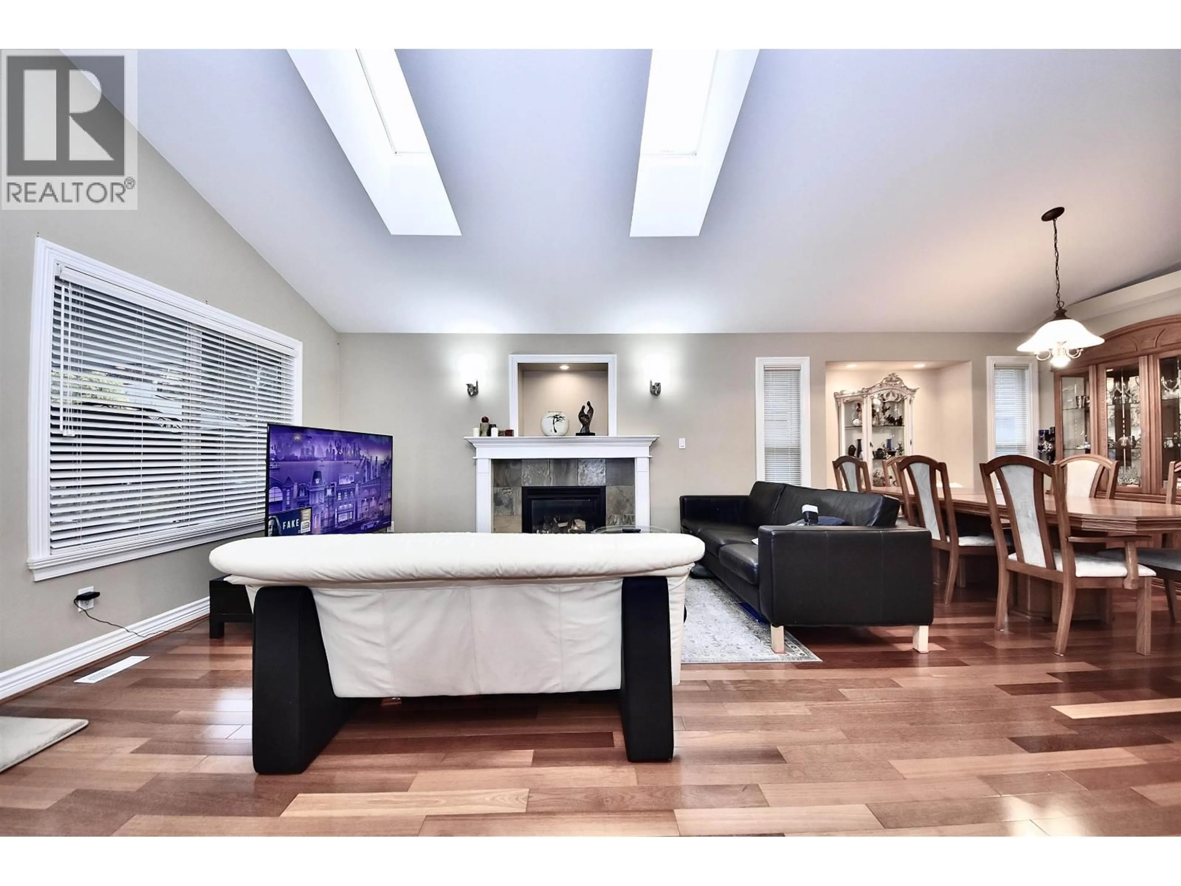 Unknown for 3035 MAPLEWOOD COURT, Coquitlam British Columbia V3E3P3