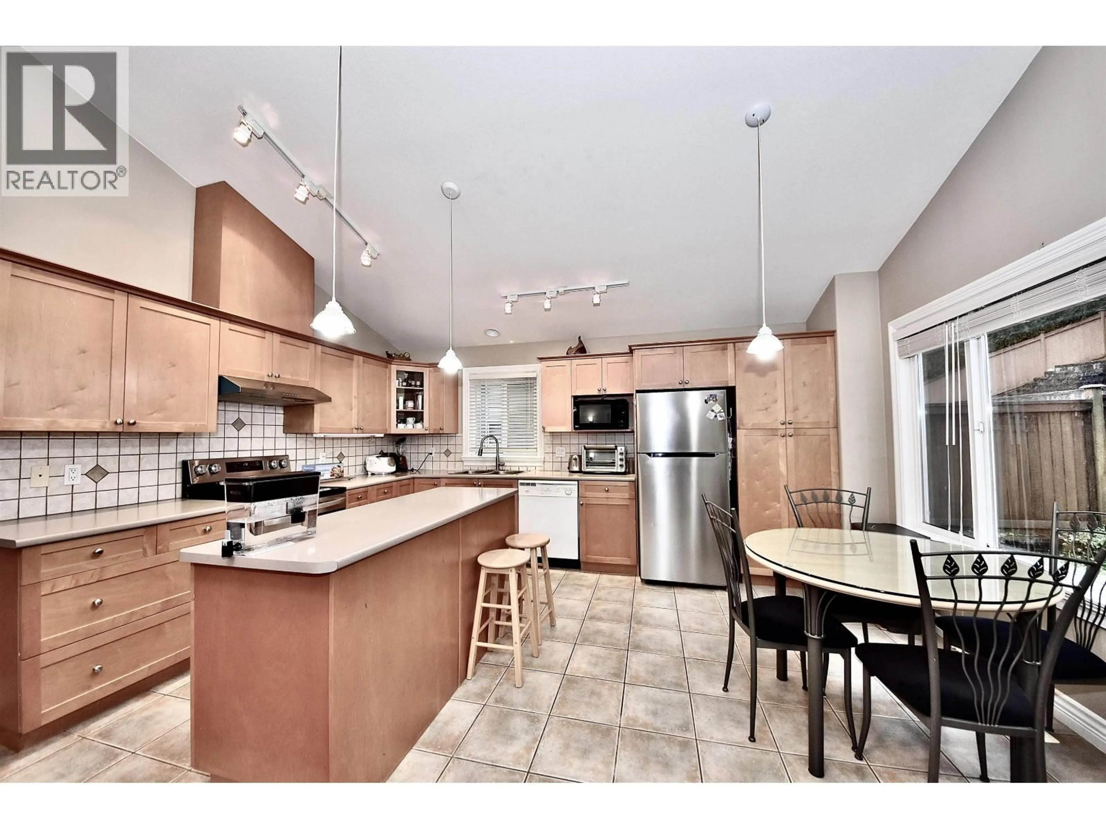 Open concept kitchen, ceramic/tile floor for 3035 MAPLEWOOD COURT, Coquitlam British Columbia V3E3P3