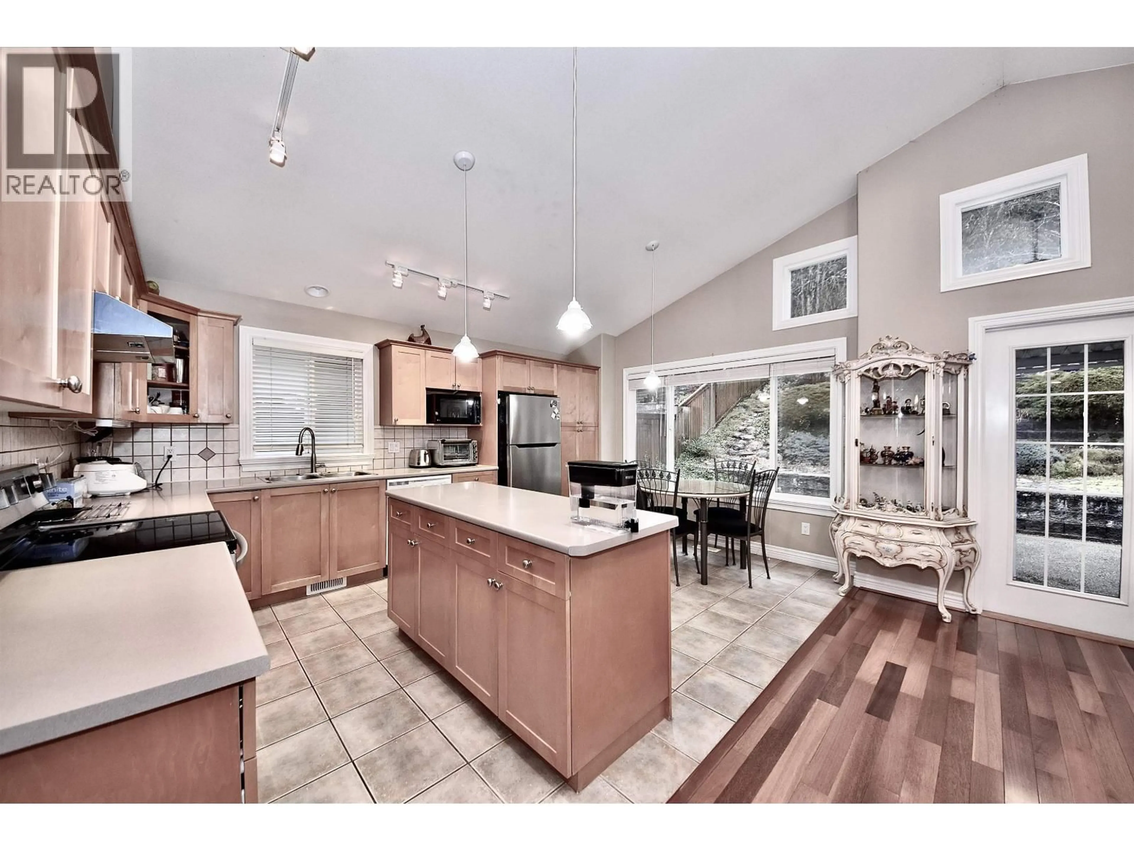 Open concept kitchen, ceramic/tile floor for 3035 MAPLEWOOD COURT, Coquitlam British Columbia V3E3P3