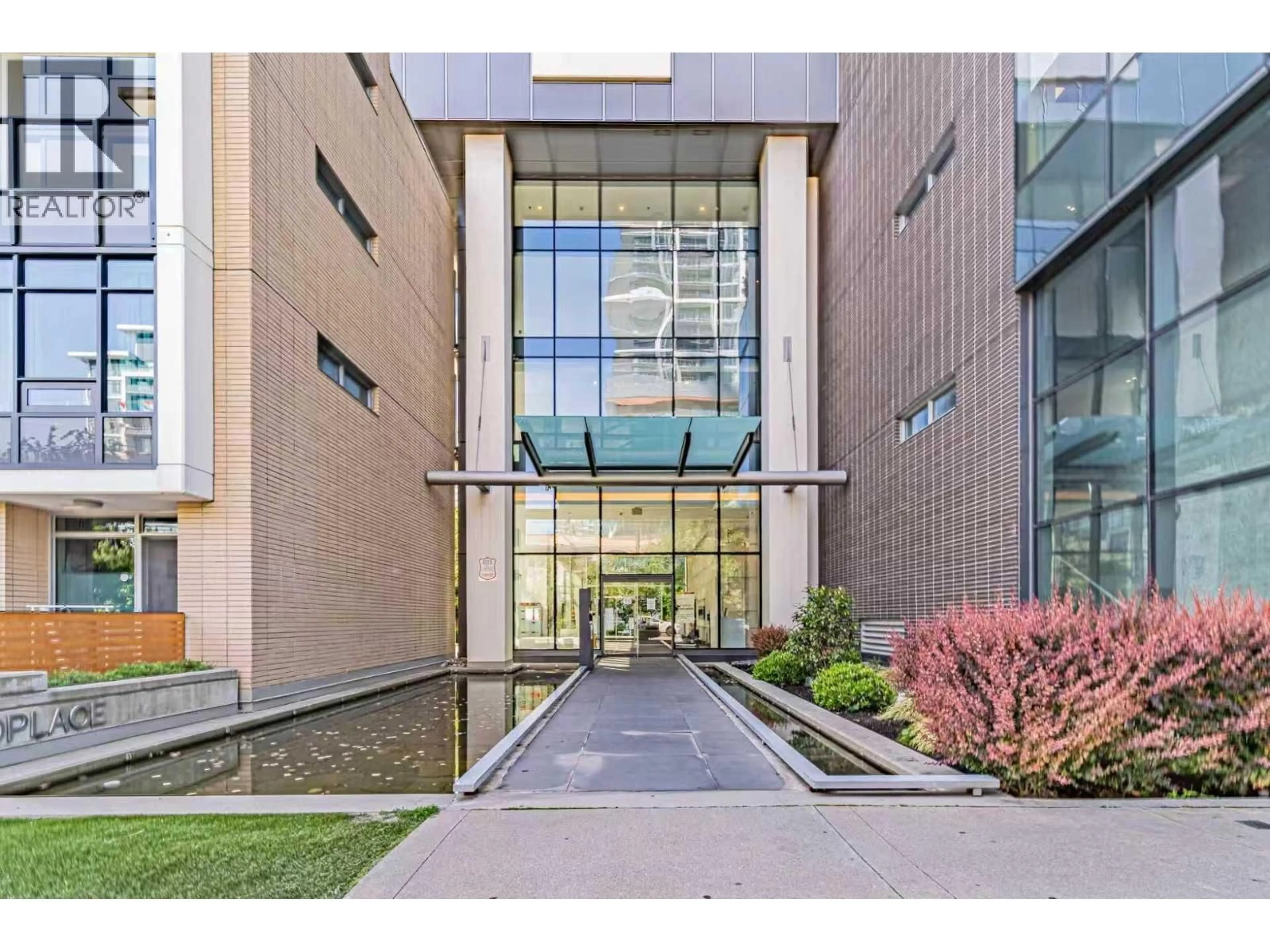Indoor foyer for 403 - 6461 TELFORD AVENUE, Burnaby British Columbia V5H0B7