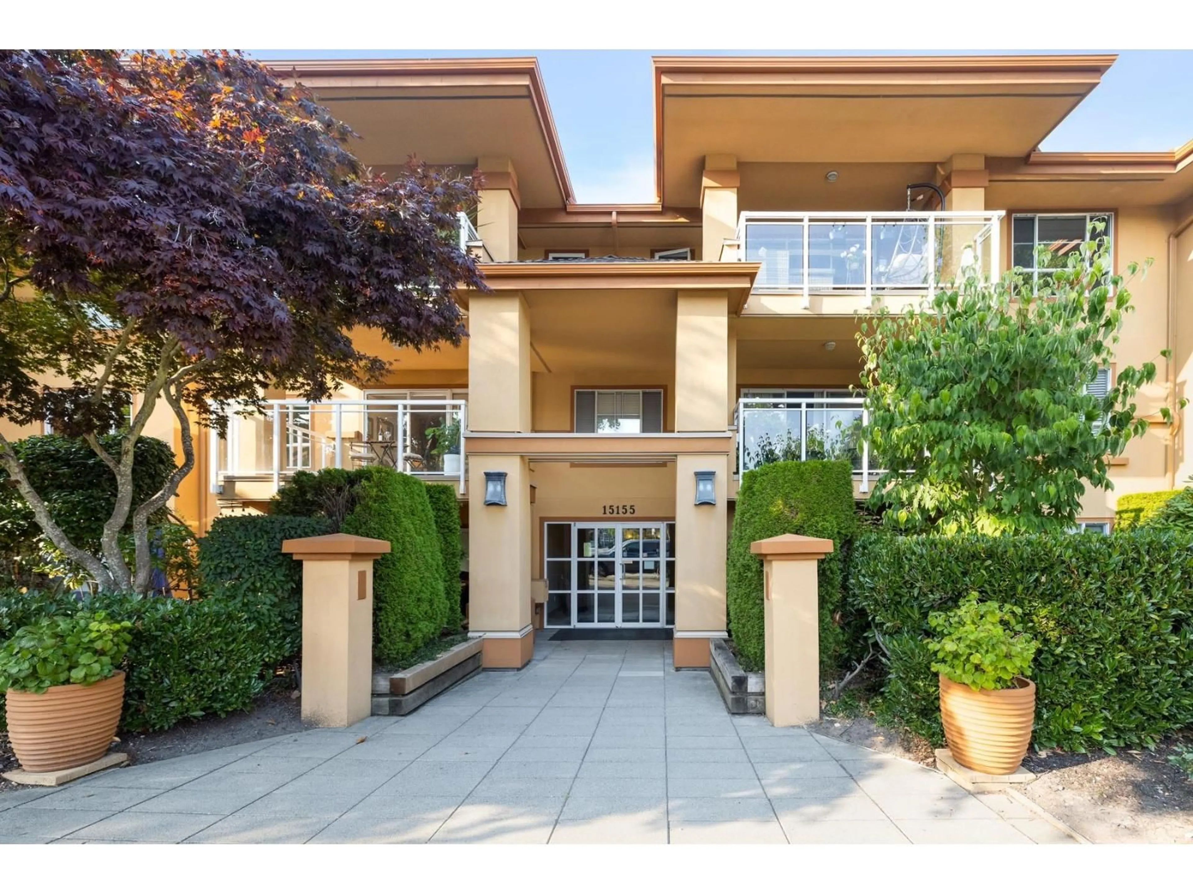 Indoor foyer for 210 - 15155 22, Surrey British Columbia V4A9T4