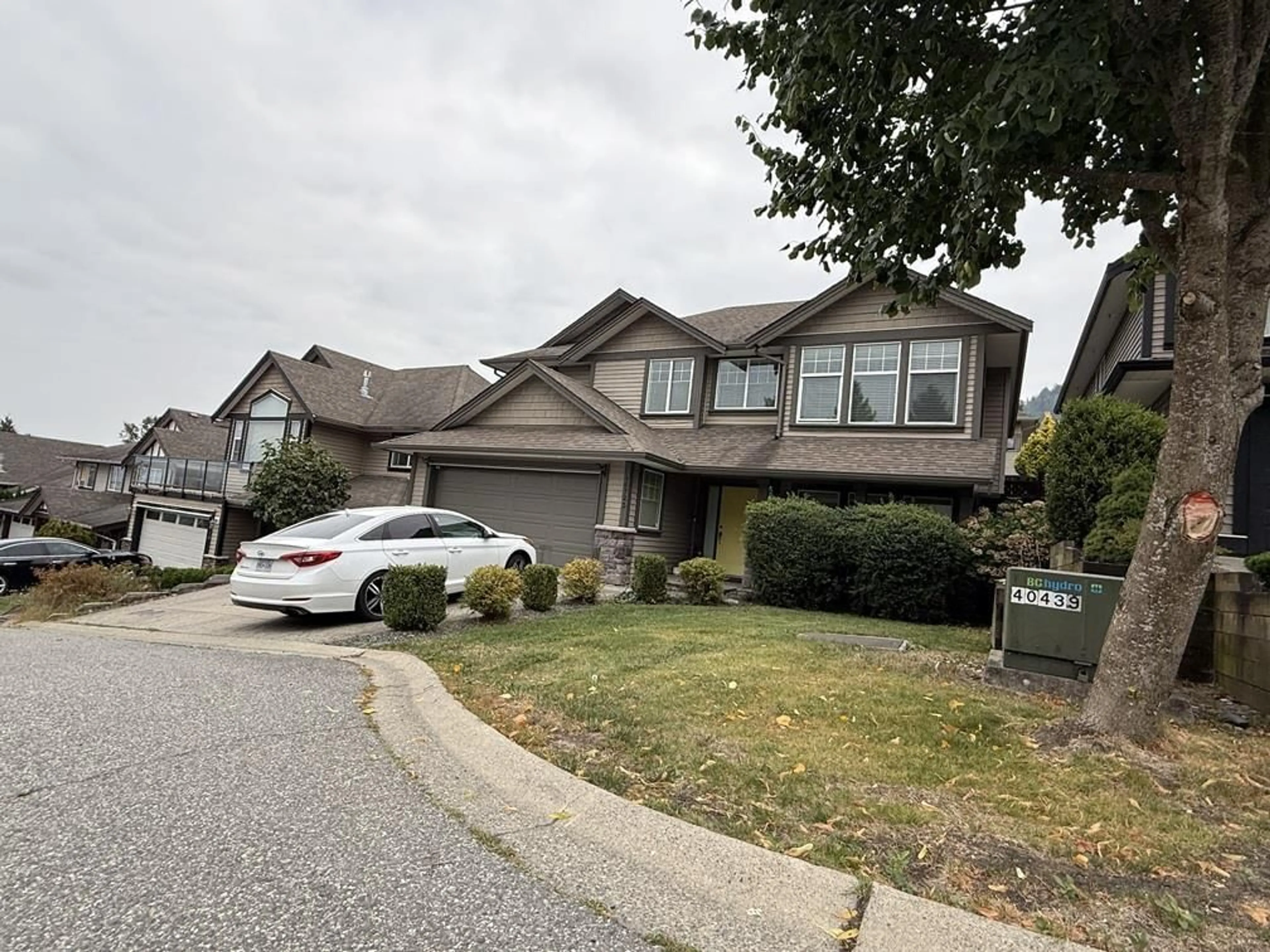 Home with vinyl exterior material, street for 46723 HUDSON ROAD, Chilliwack British Columbia V2R0K6