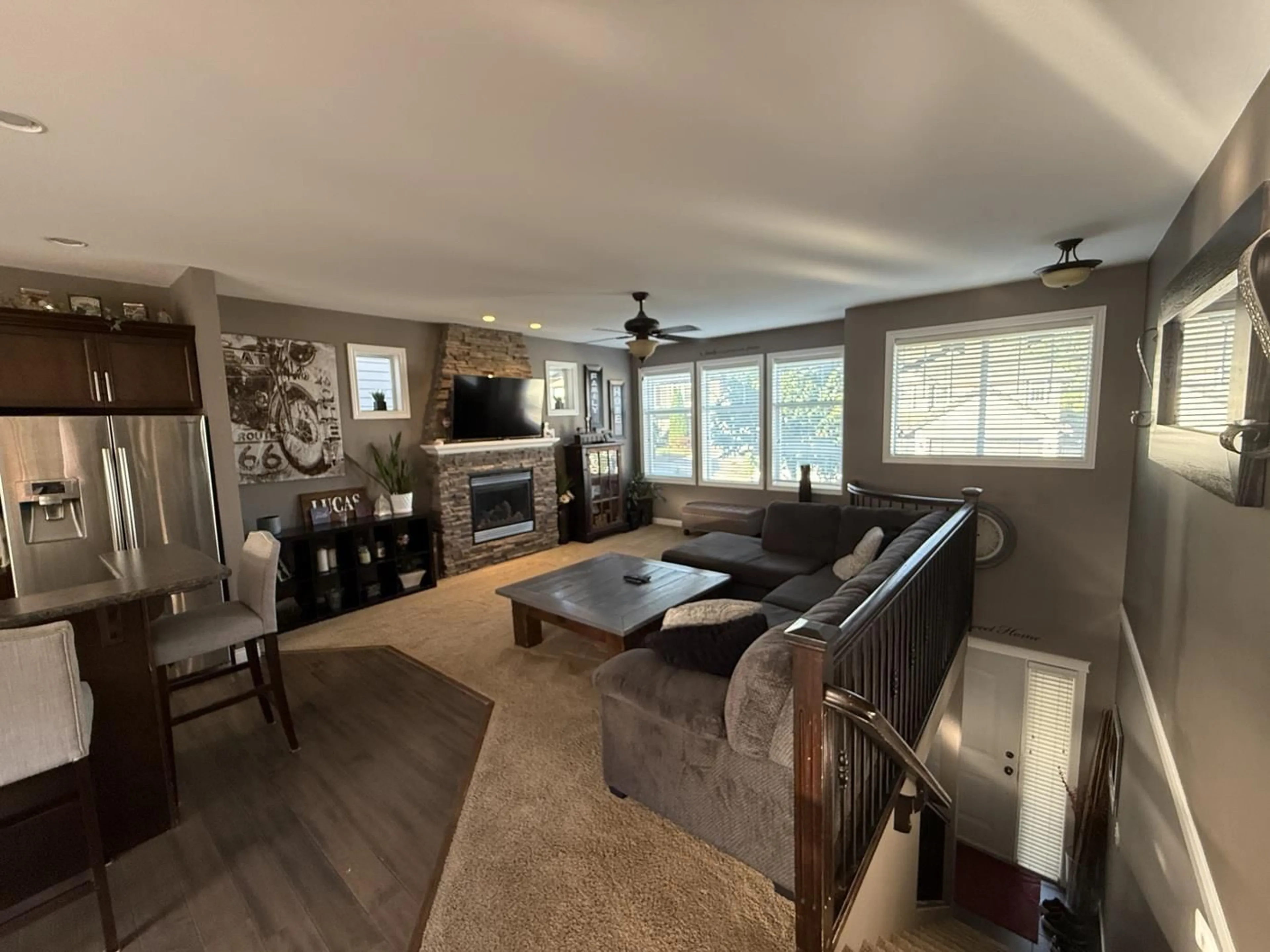 Living room with furniture, wood/laminate floor for 46723 HUDSON ROAD, Chilliwack British Columbia V2R0K6