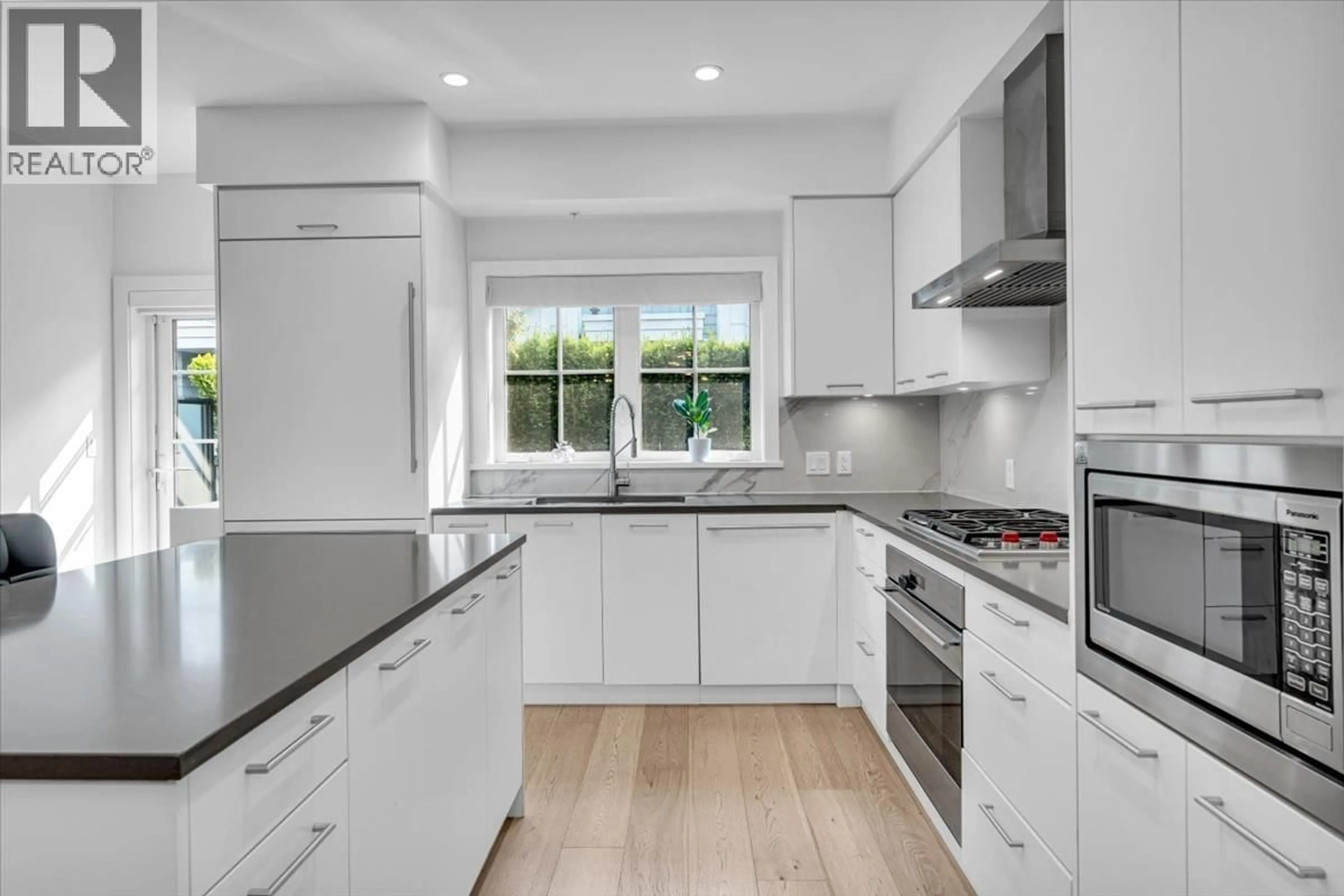 Unknown for 2 - 1133 RIDGEWOOD AVENUE, North Vancouver British Columbia V7R0A4