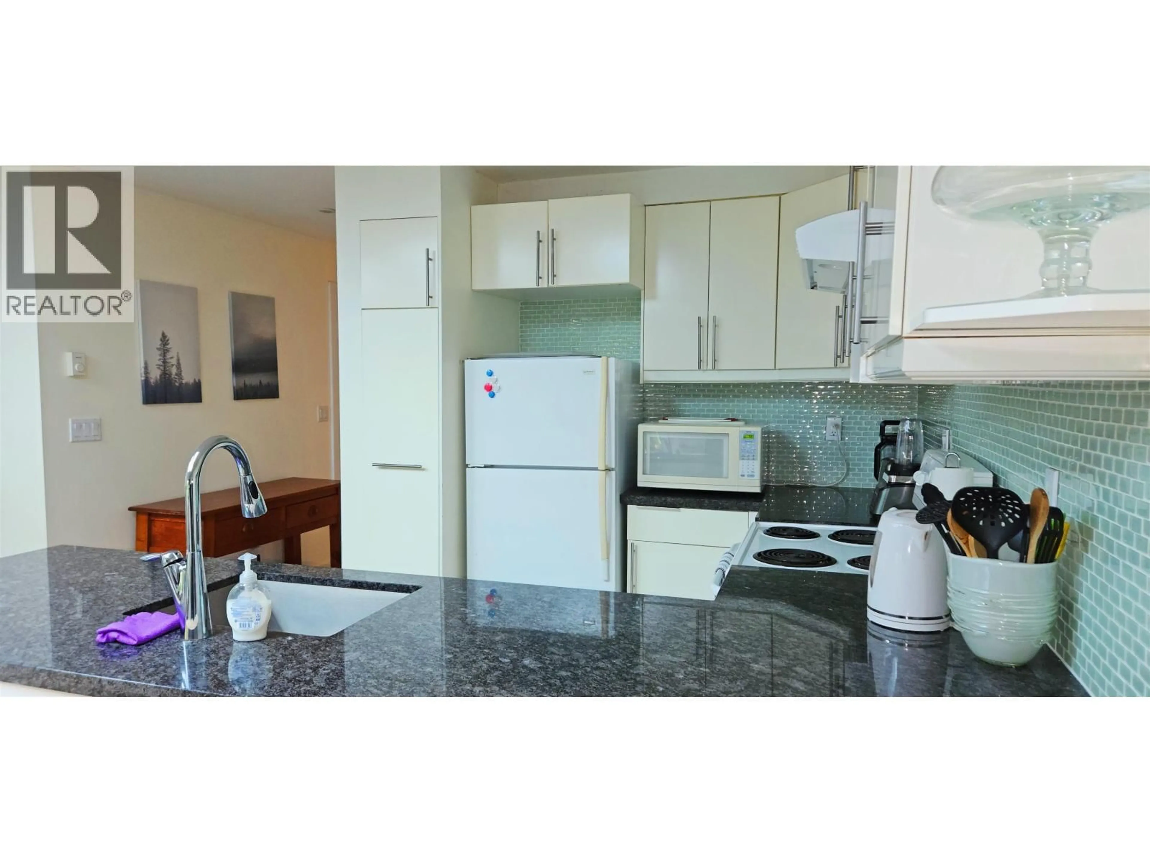 Standard kitchen, unknown for 2214 14TH AVENUE, Vancouver British Columbia V6K2W1