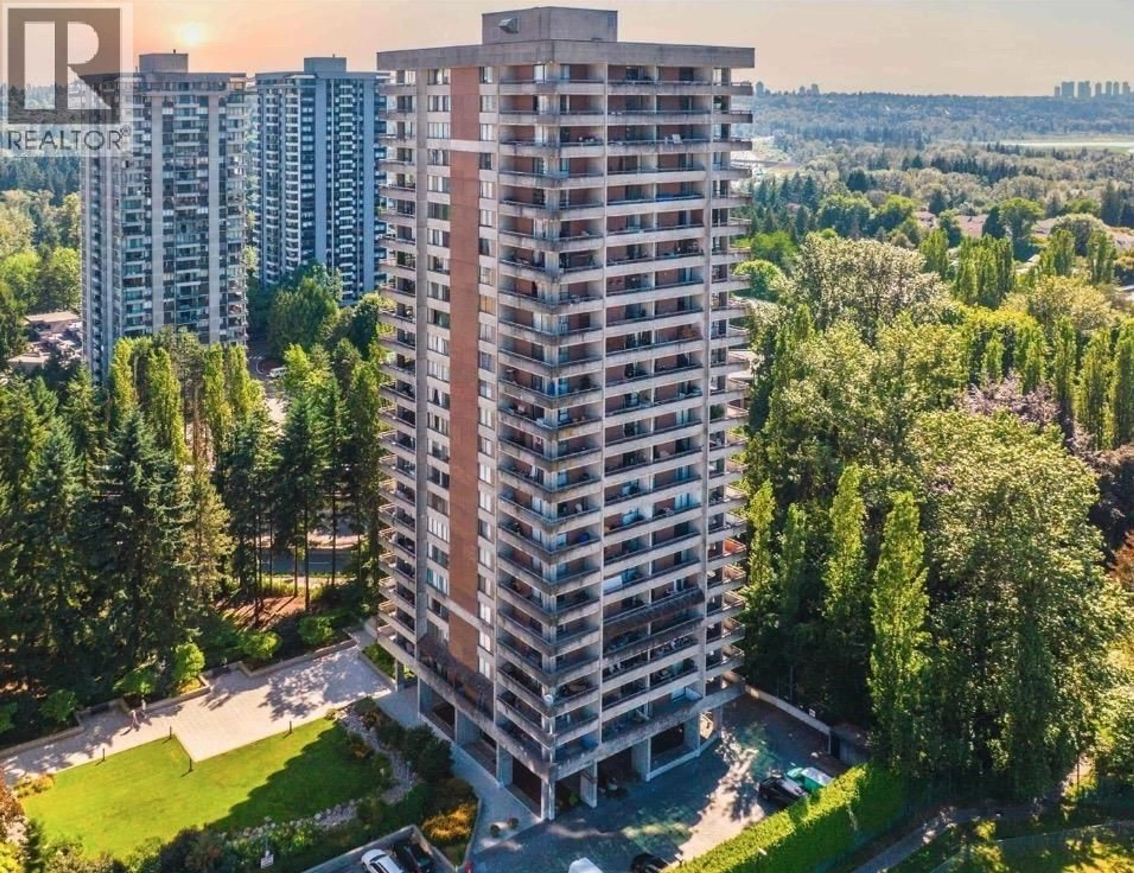 A pic from outside/outdoor area/front of a property/back of a property/a pic from drone, city buildings view from balcony for 404 - 3737 BARTLETT COURT, Burnaby British Columbia V3J7E3