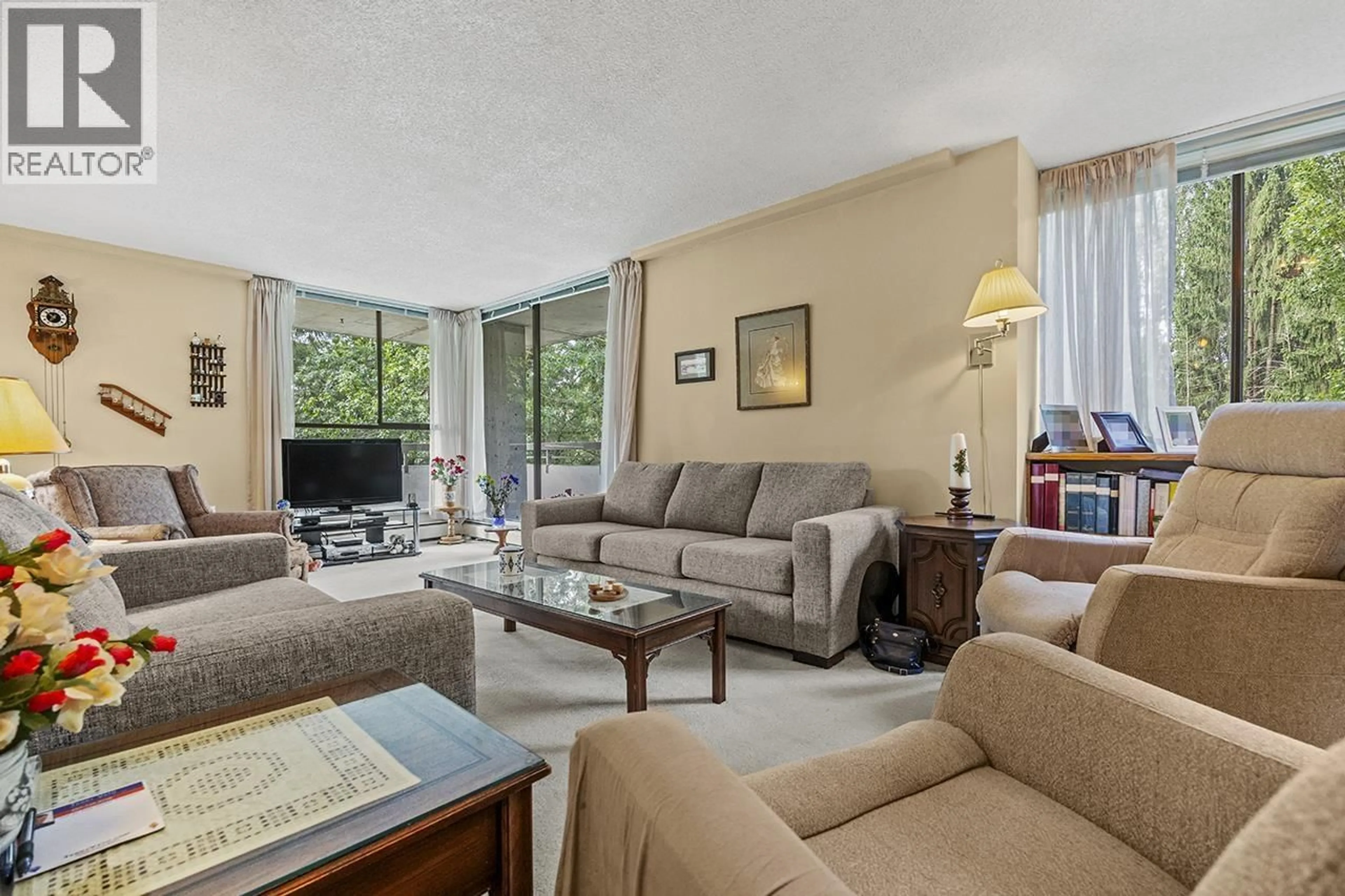 Living room with furniture, unknown for 404 - 3737 BARTLETT COURT, Burnaby British Columbia V3J7E3