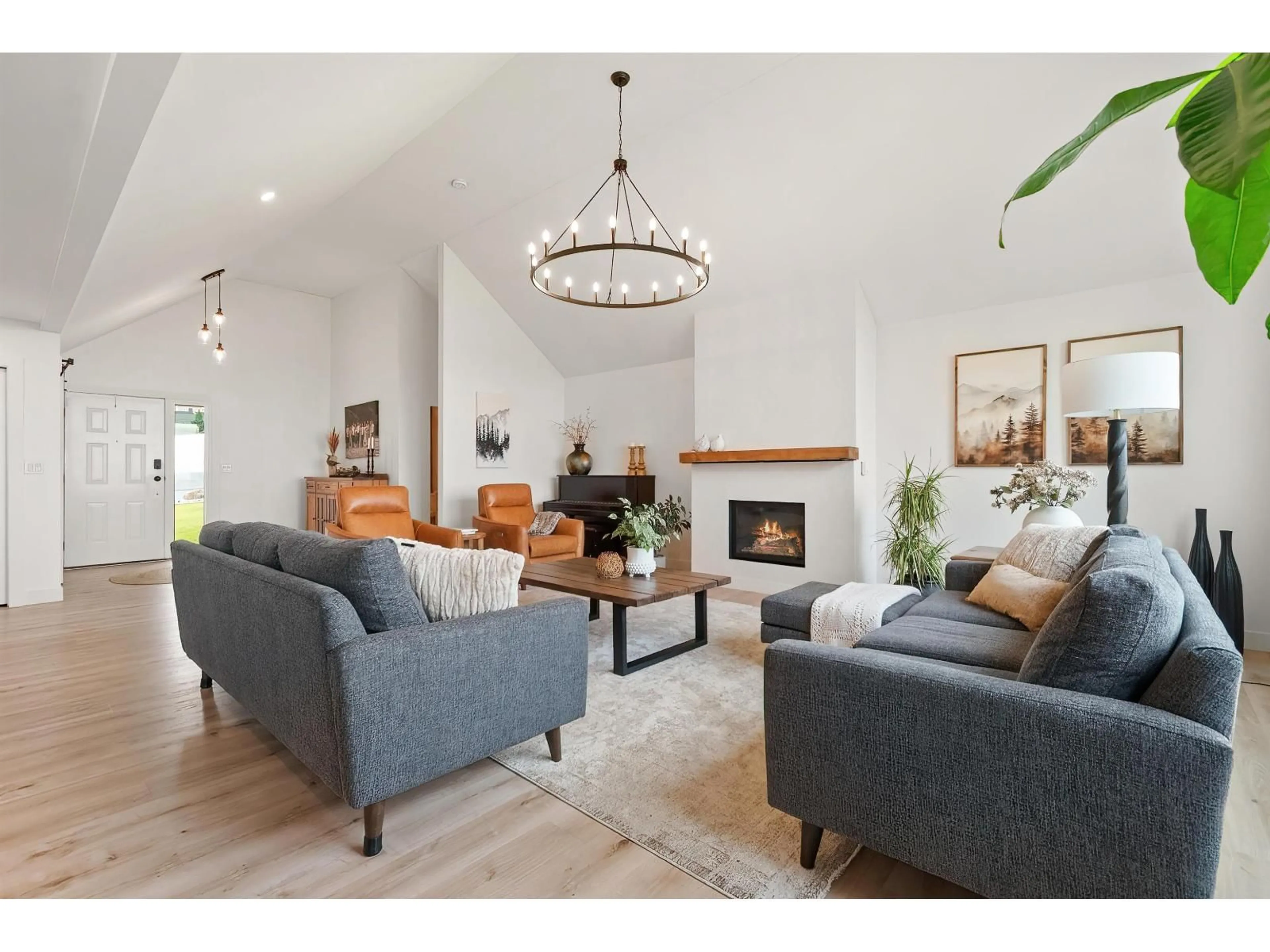 Living room with furniture, wood/laminate floor for 47385 SWALLOW CRESCENT, Chilliwack British Columbia V2P7P8