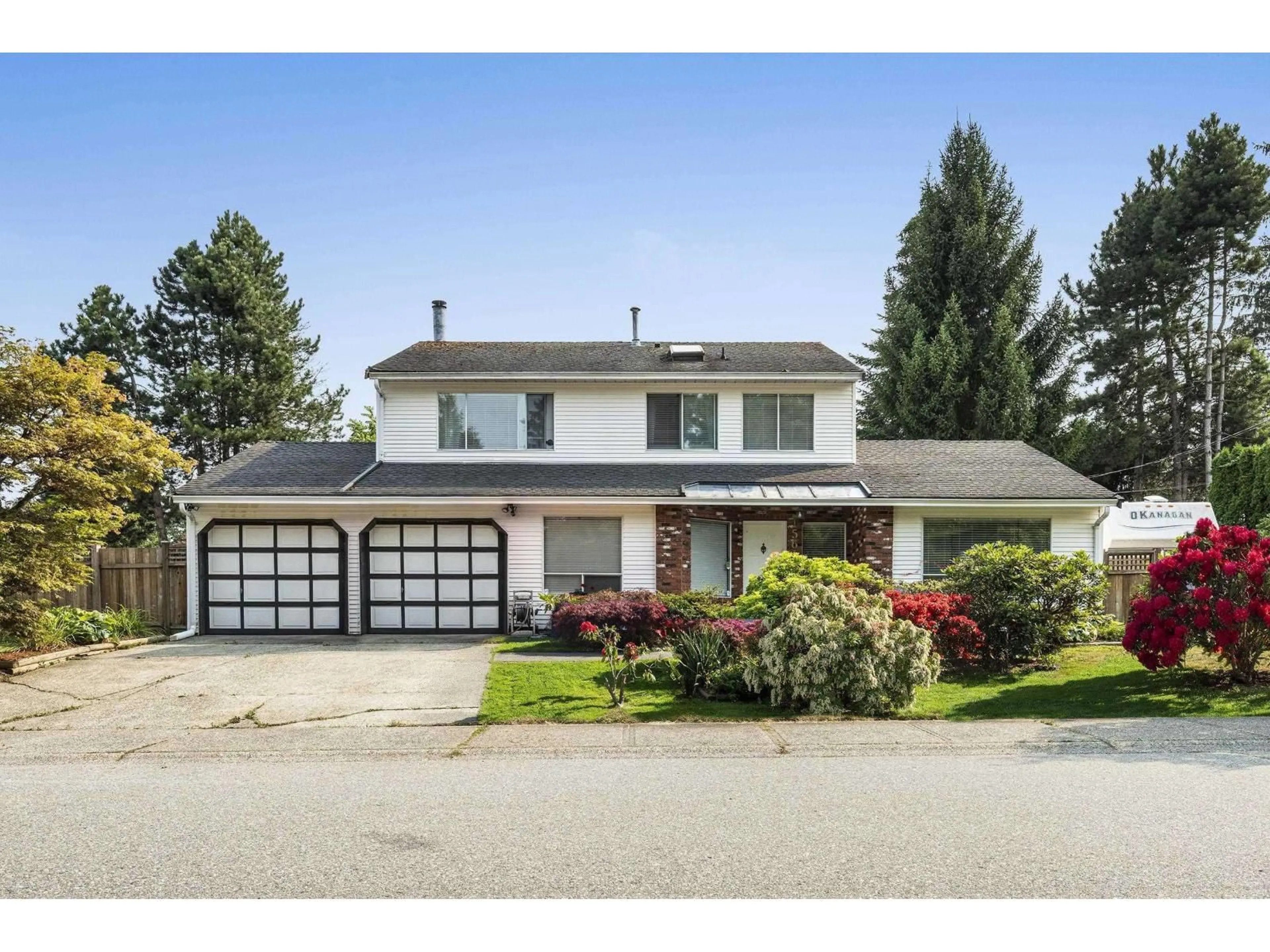 Home with vinyl exterior material, street for 15618 93, Surrey British Columbia V4N3B2