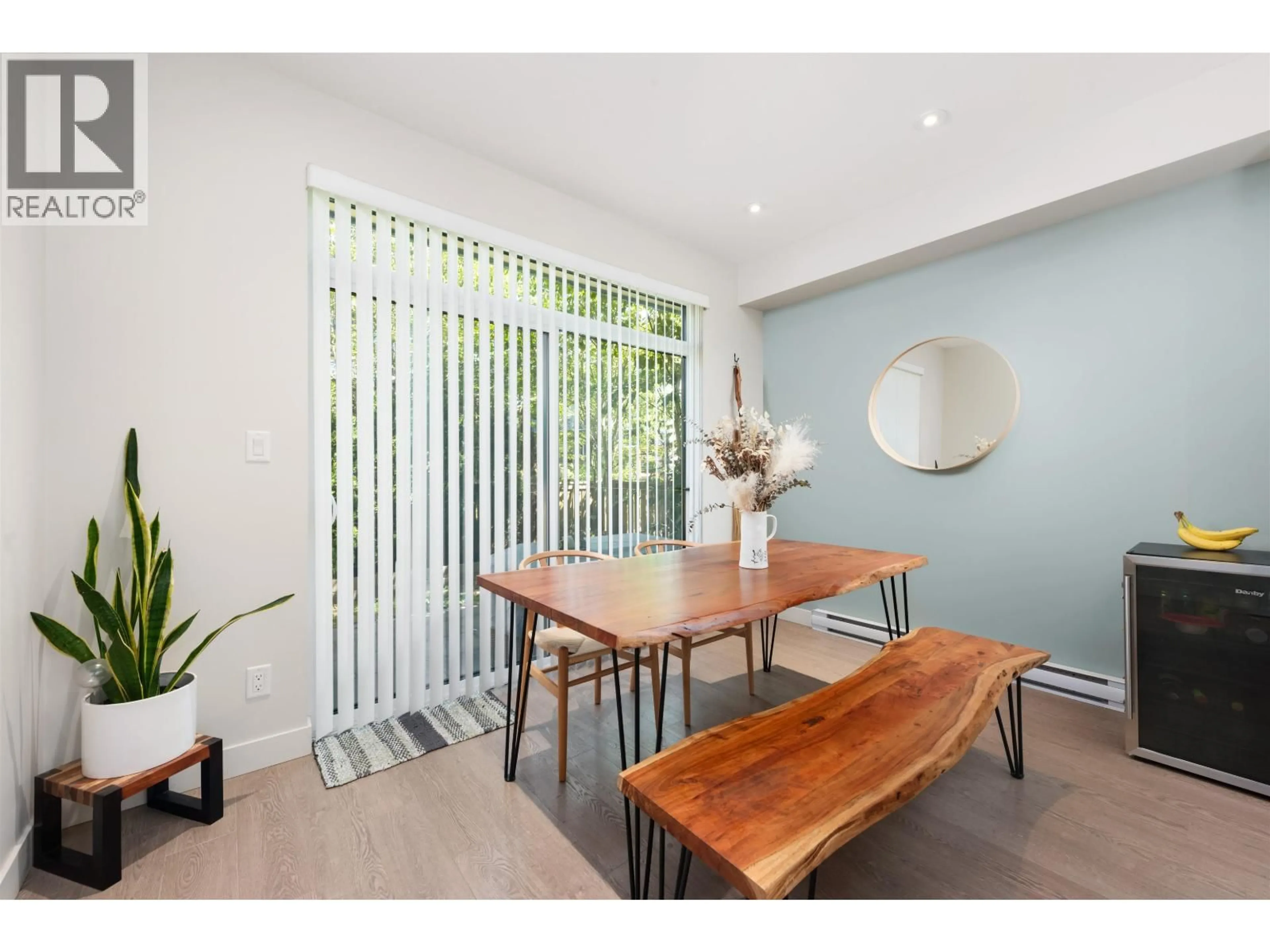 Dining room, wood/laminate floor for 1229 BRANDYWINE DRIVE, Squamish British Columbia V8B0V4