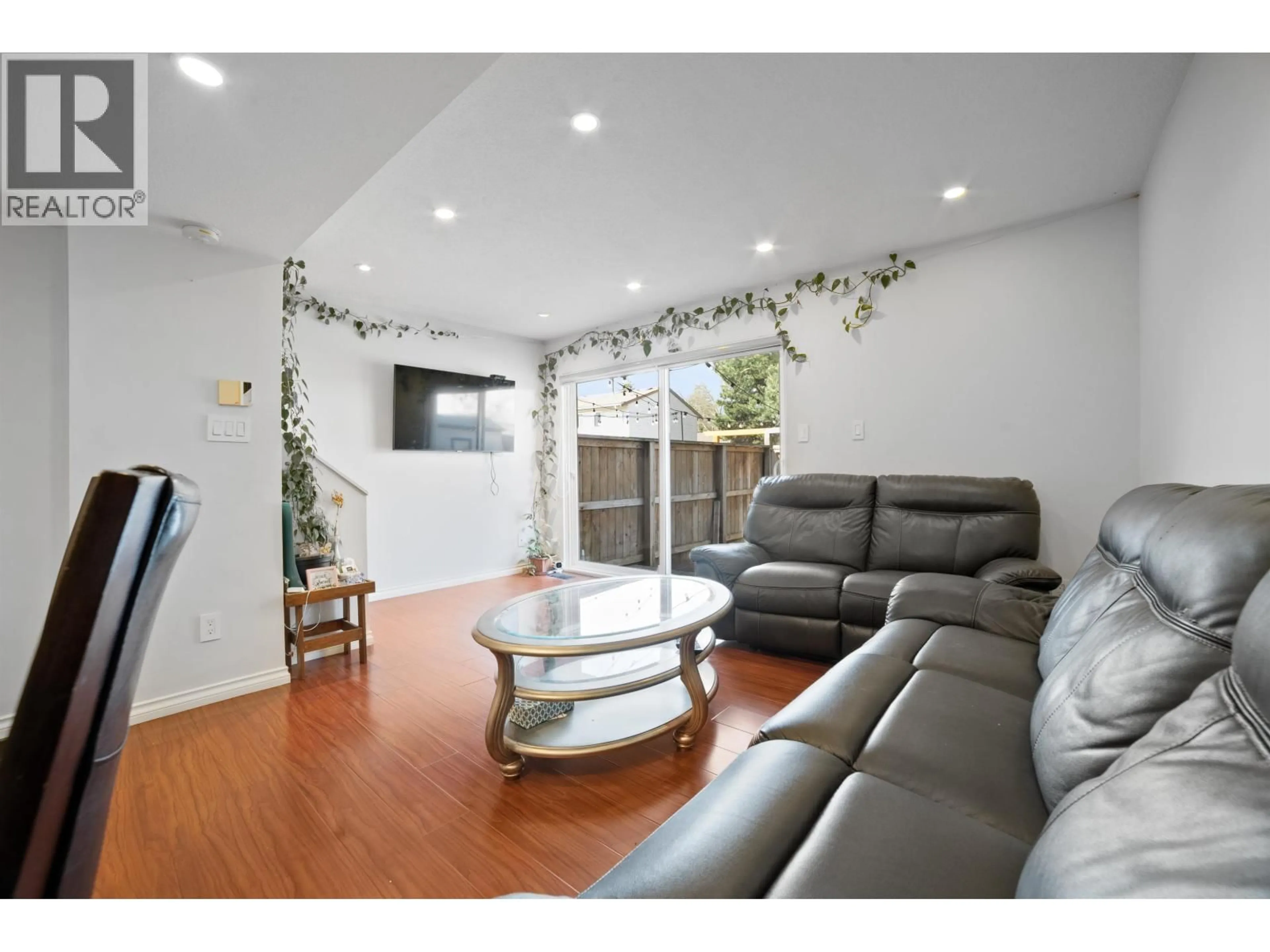 Living room with furniture, unknown for 2 - 3558 49TH AVENUE, Vancouver British Columbia V5S1M4