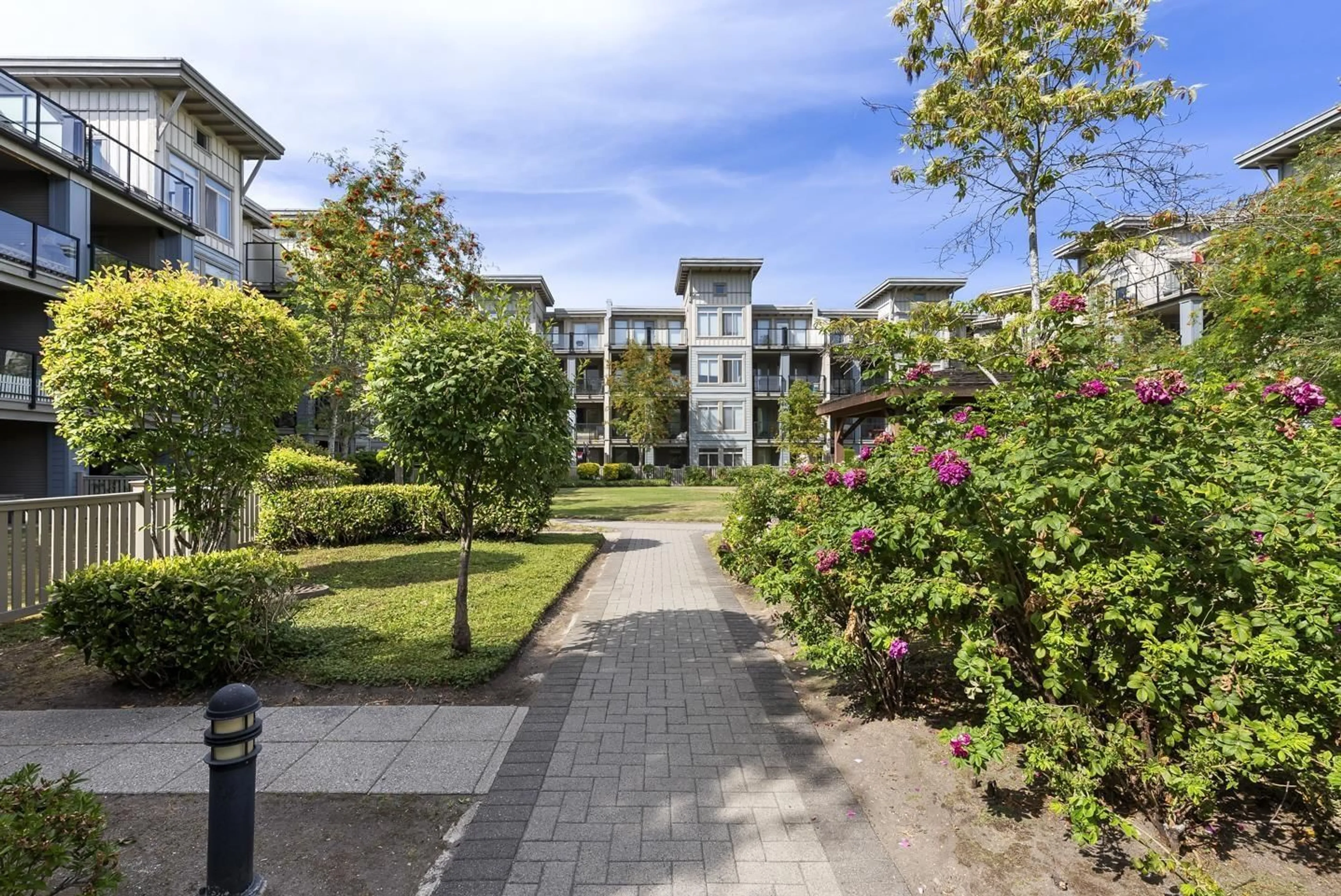 Patio, street for 221 - 15380 102A, Surrey British Columbia V3R0B3