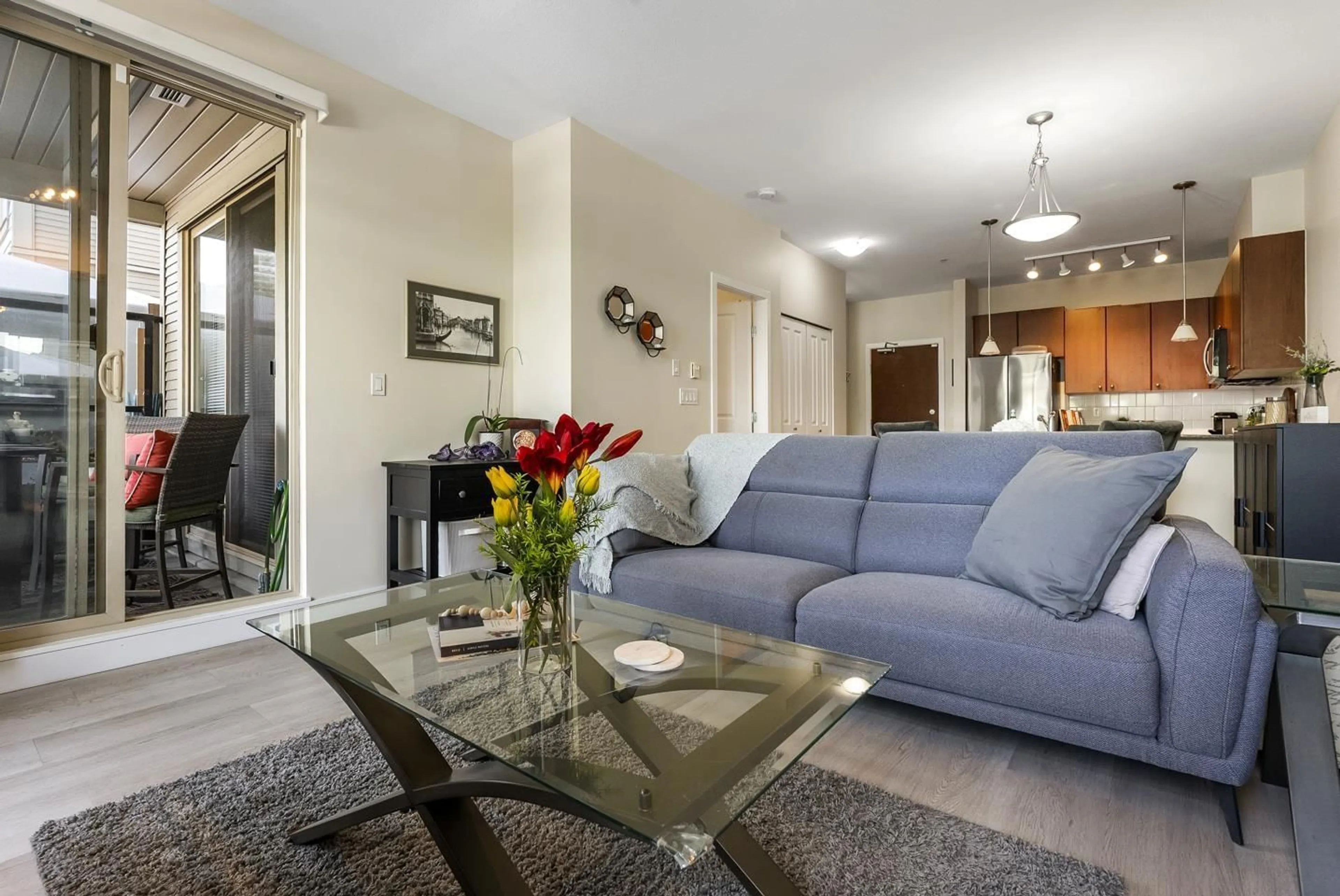 Living room with furniture, unknown for 221 - 15380 102A, Surrey British Columbia V3R0B3