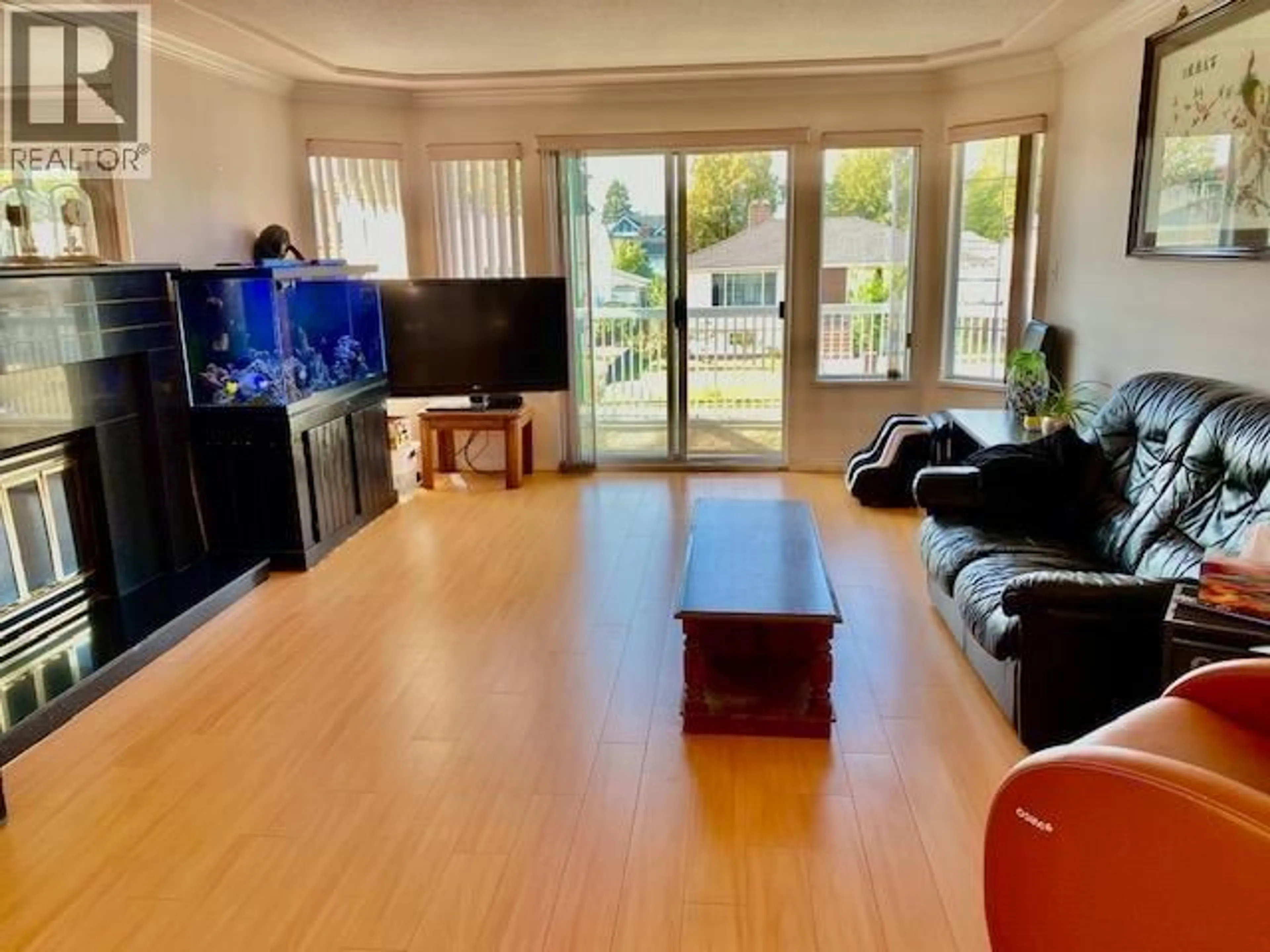 A pic of a room for 3754 ELMWOOD STREET, Burnaby British Columbia V5G1R7