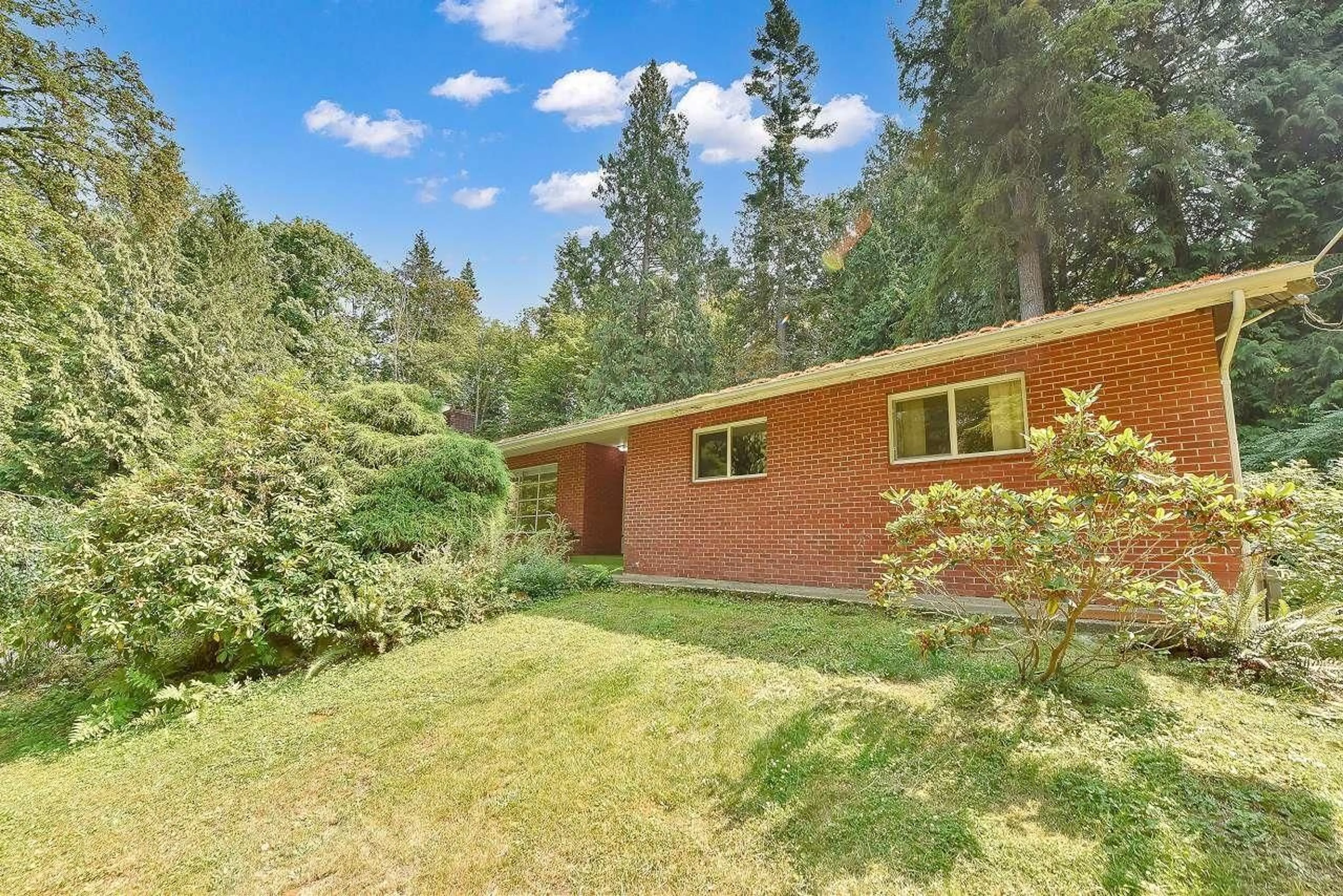 Unknown for 13428 CRESCENT, Surrey British Columbia V4P1K8