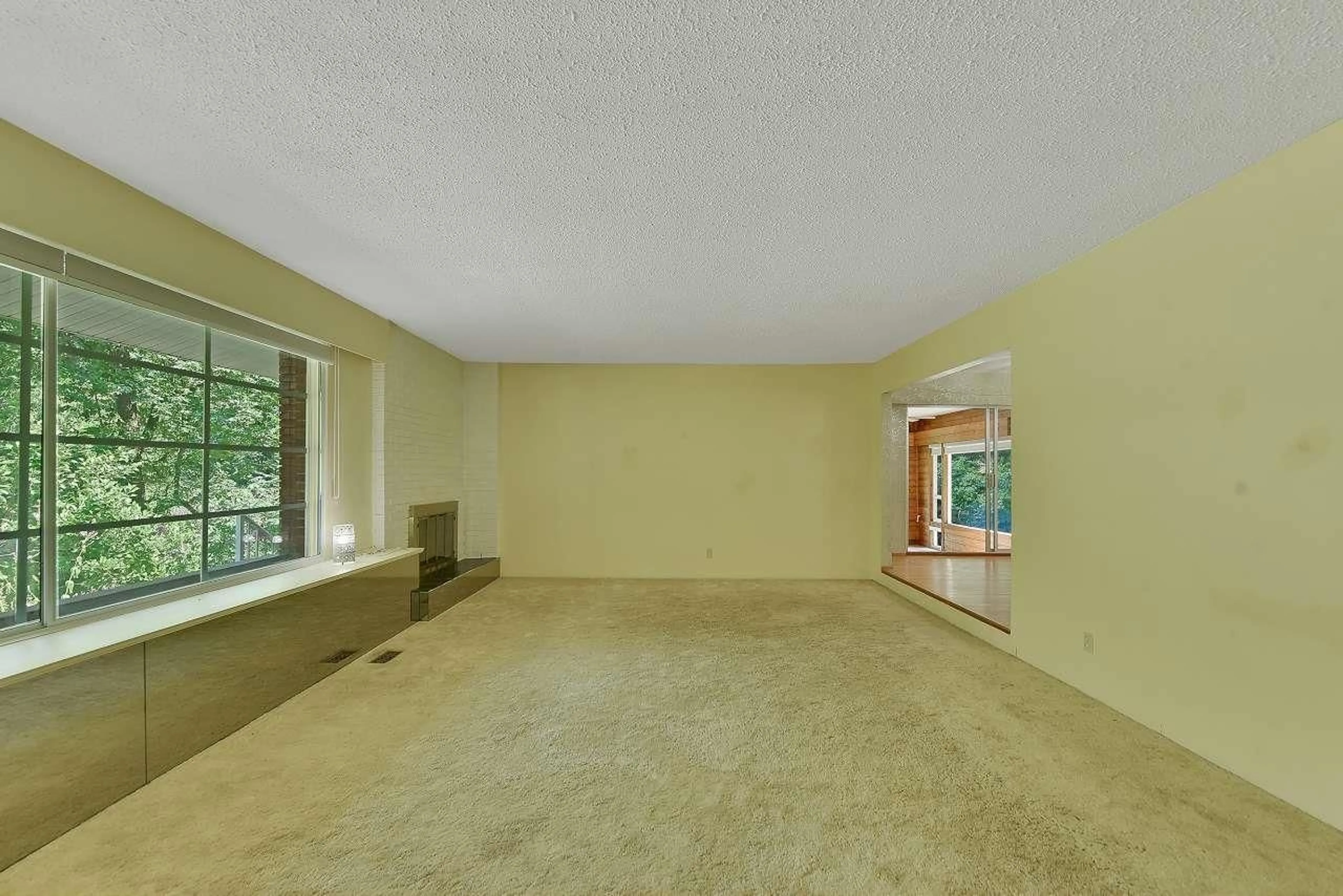 A pic of a room for 13428 CRESCENT, Surrey British Columbia V4P1K8