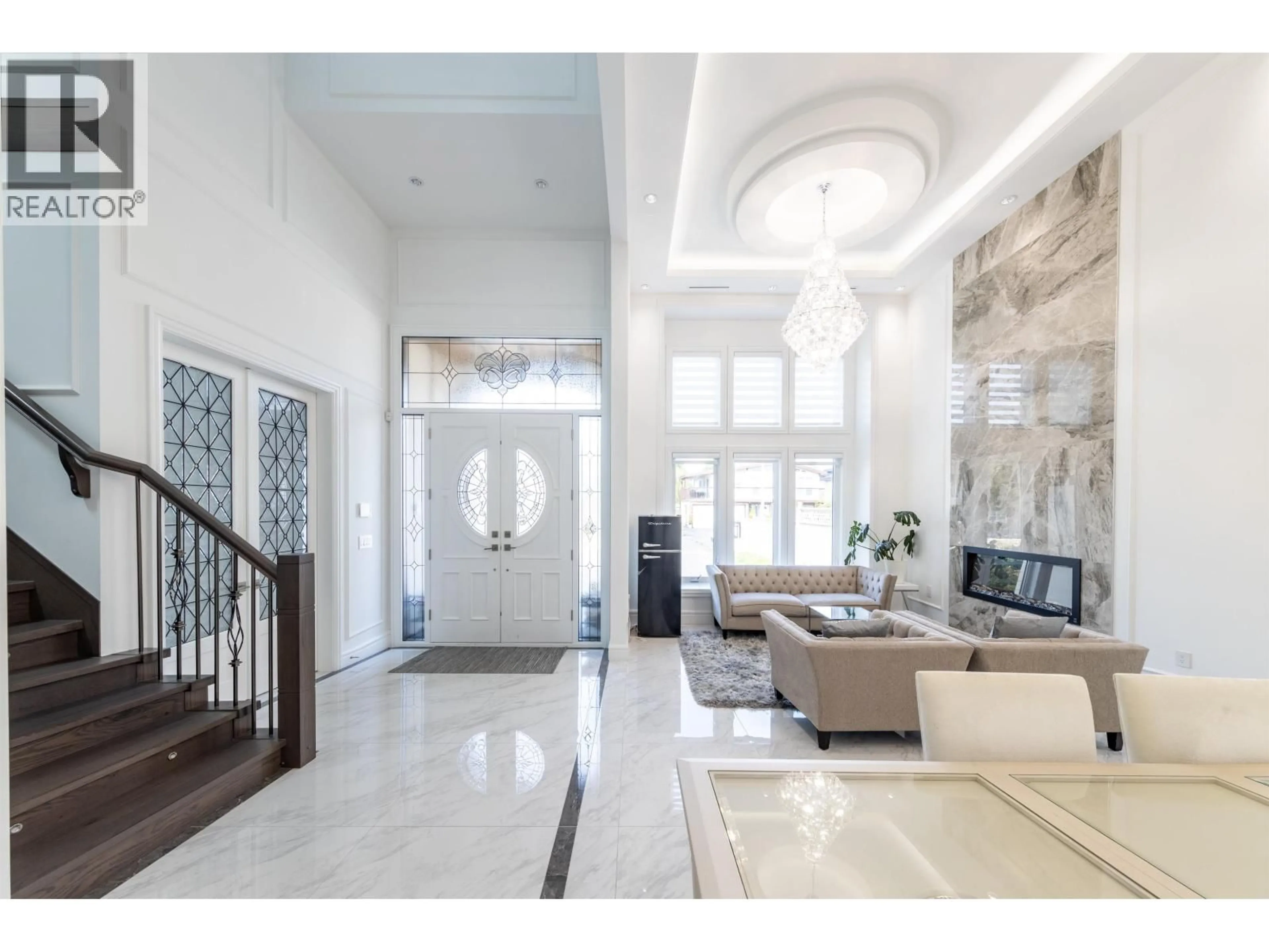 Indoor foyer for 10740 ANAHIM DRIVE, Richmond British Columbia V7A3C5