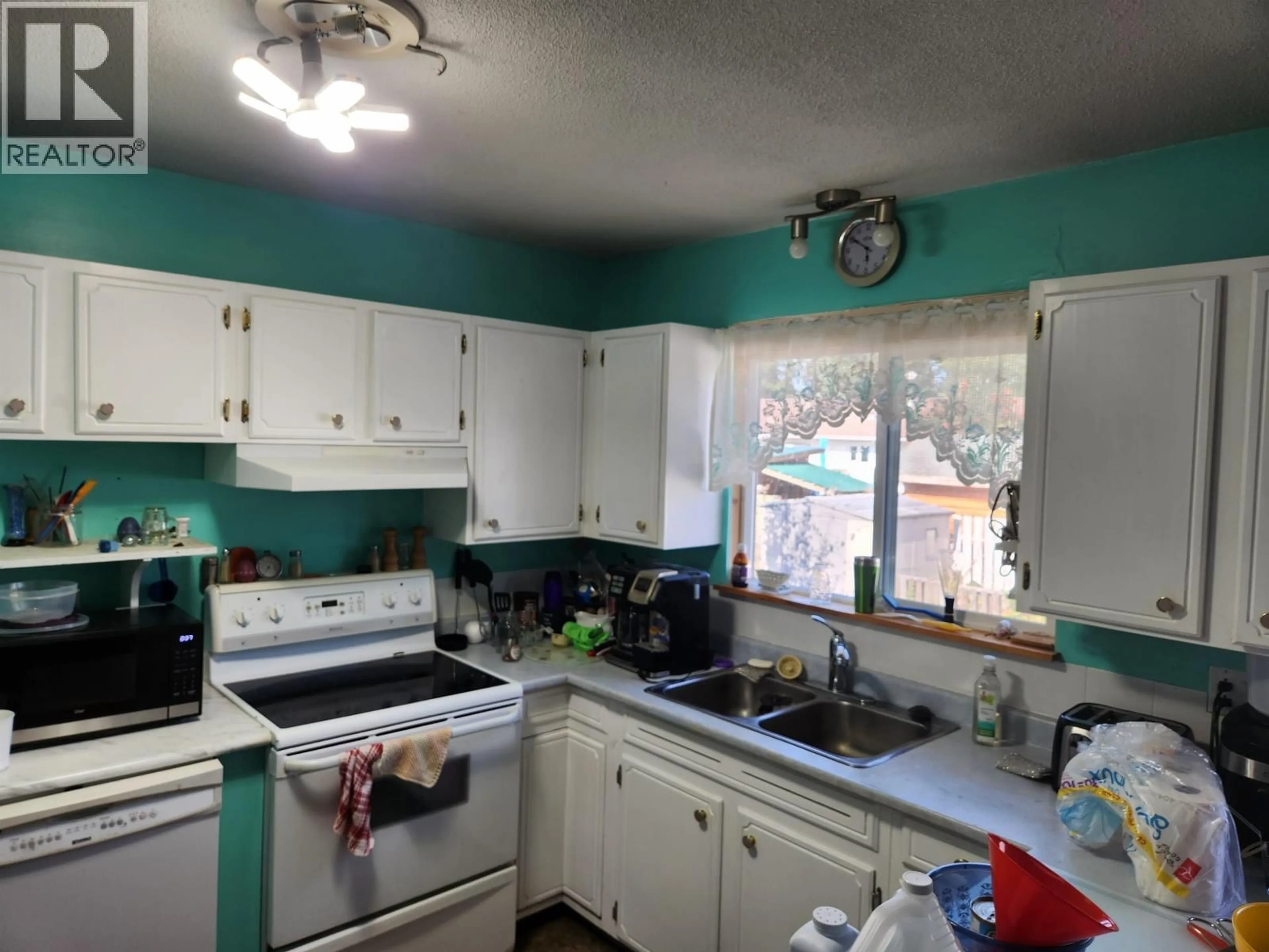 Standard kitchen, unknown for 152 MCDERMID DRIVE, Prince George British Columbia V2M4T7