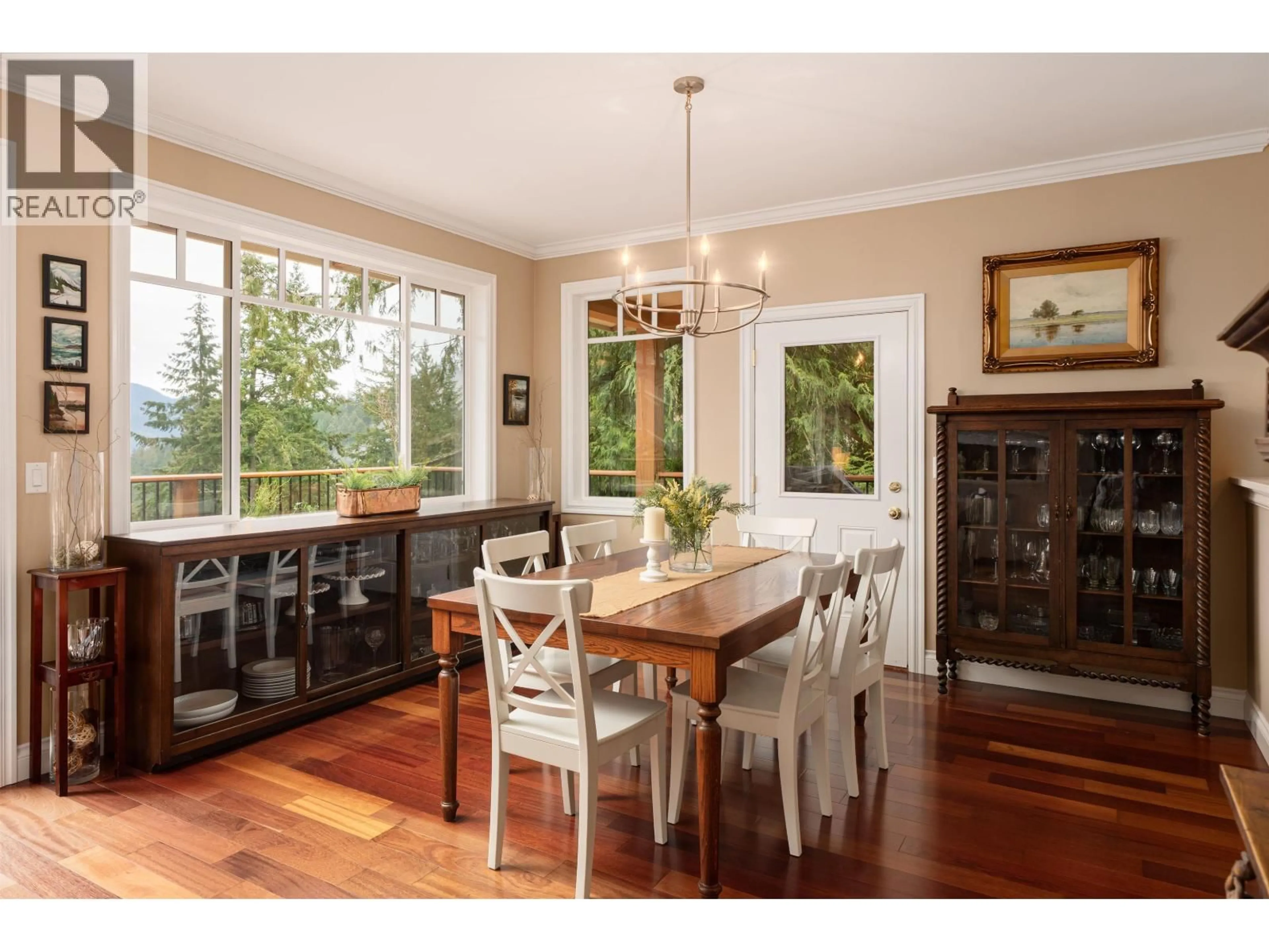 Dining room, wood/laminate floor for 947 VILLAGE DRIVE, Bowen Island British Columbia V0N1G1