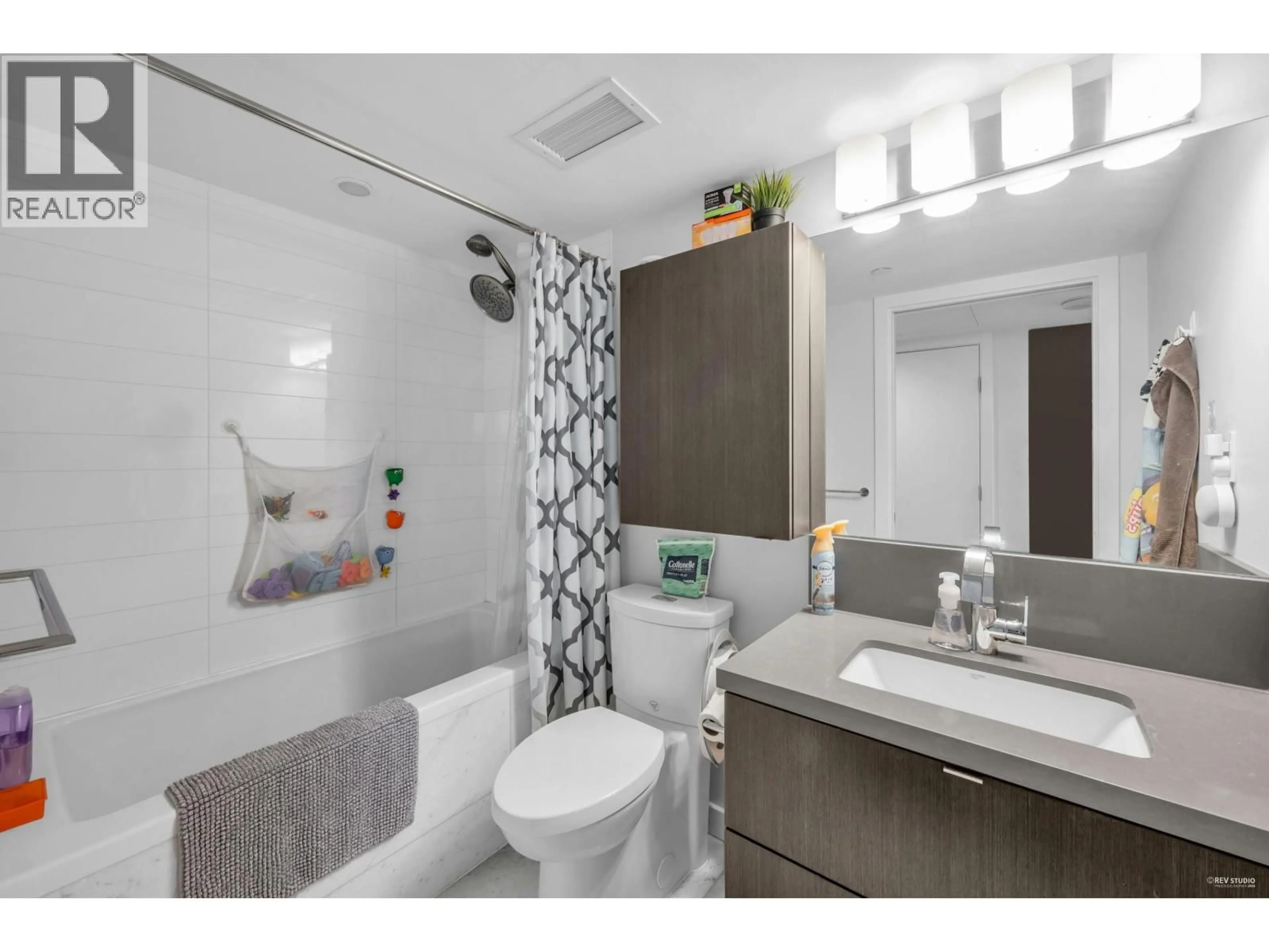 Standard bathroom, ceramic/tile floor for 1605 - 8189 CAMBIE STREET, Vancouver British Columbia V6P0G6