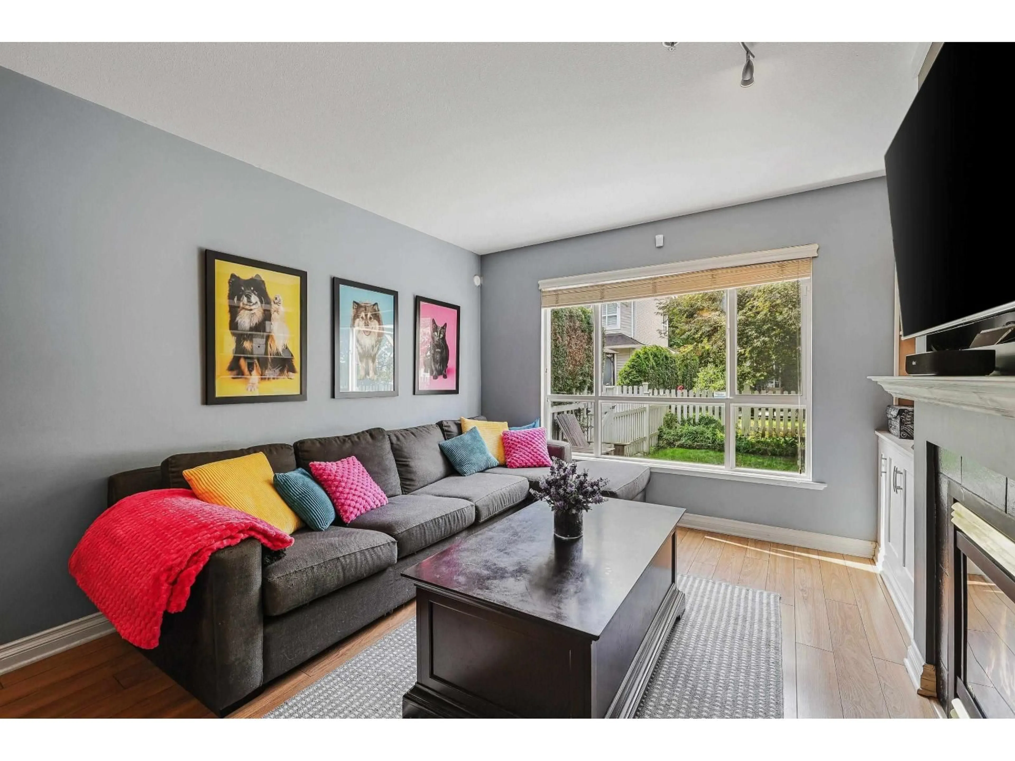 Living room with furniture, wood/laminate floor for 23 - 6513 200, Surrey British Columbia V2Y2V7