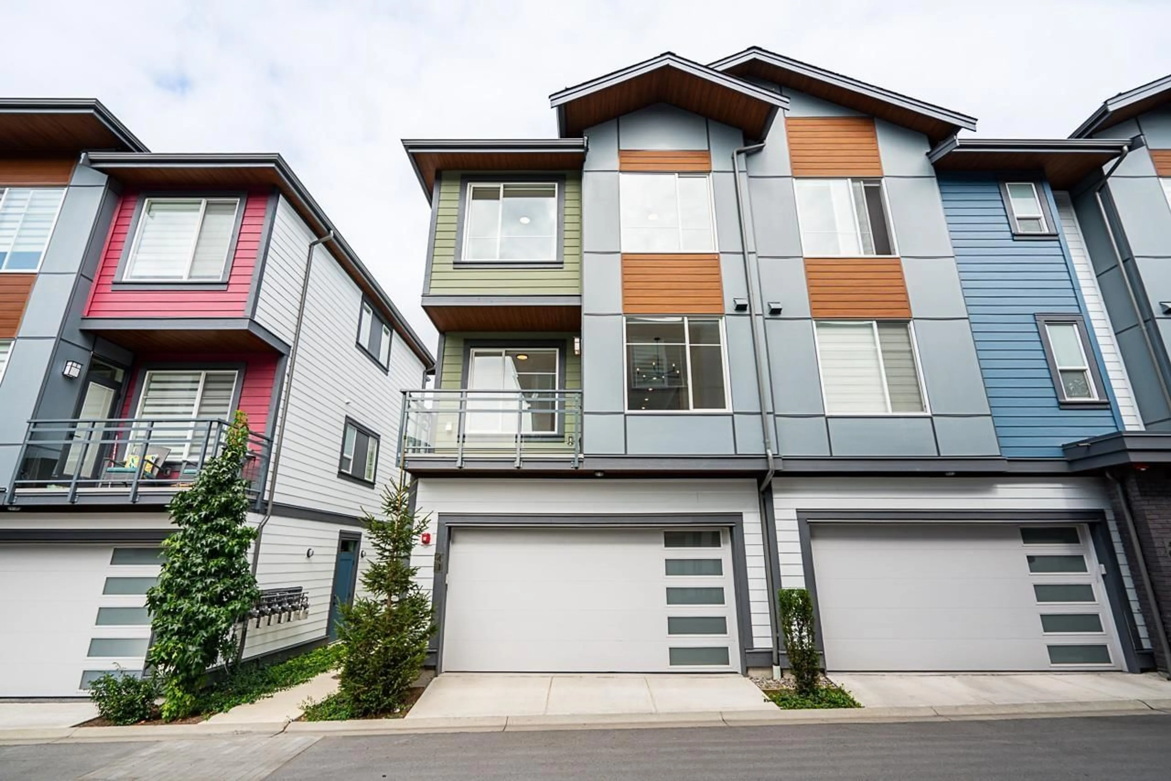 Home with vinyl exterior material, street for 41 - 20763 76, Langley British Columbia V2Y3N8