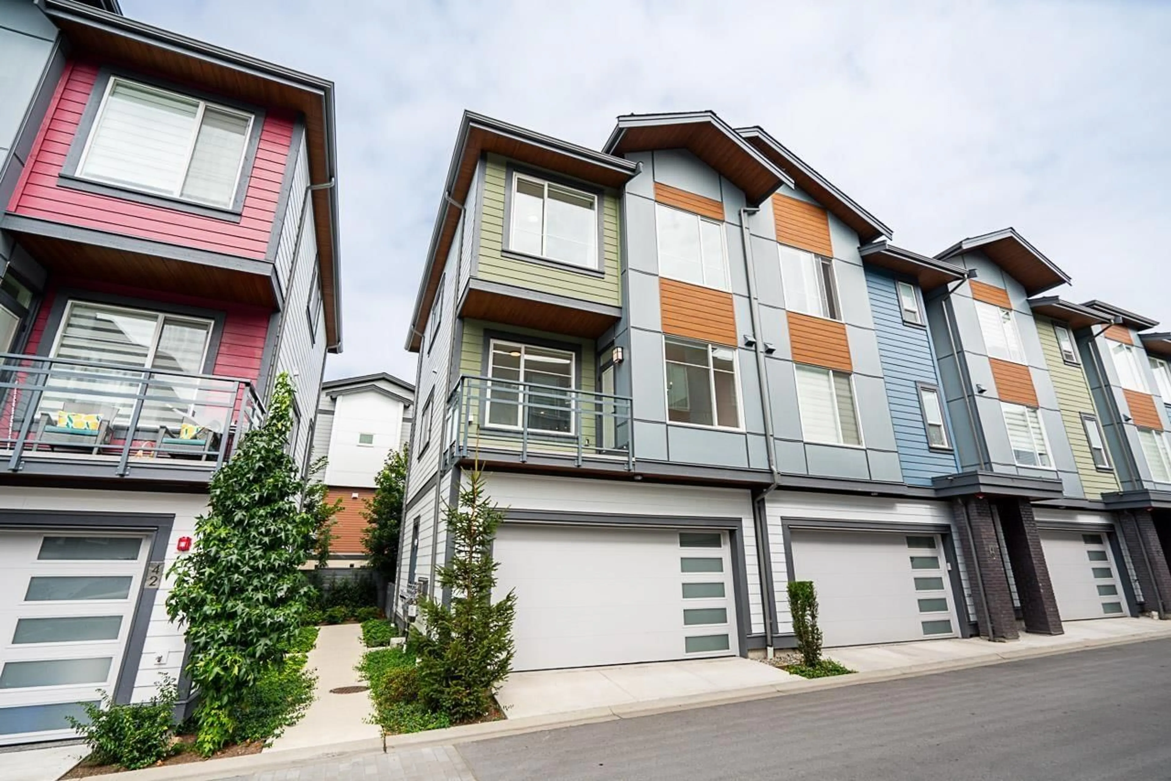 Home with vinyl exterior material, street for 41 - 20763 76, Langley British Columbia V2Y3N8