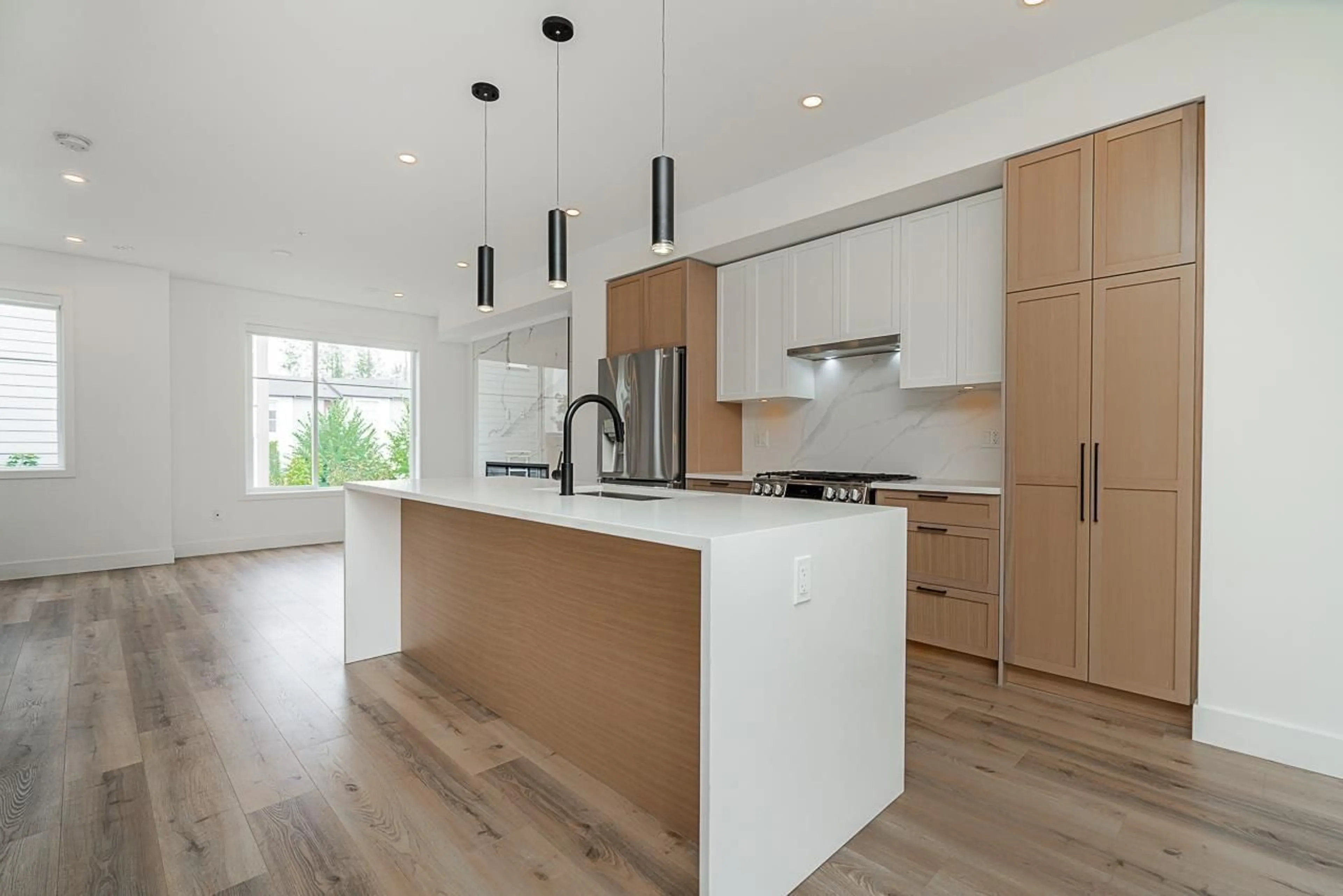 Open concept kitchen, wood/laminate floor for 41 - 20763 76, Langley British Columbia V2Y3N8