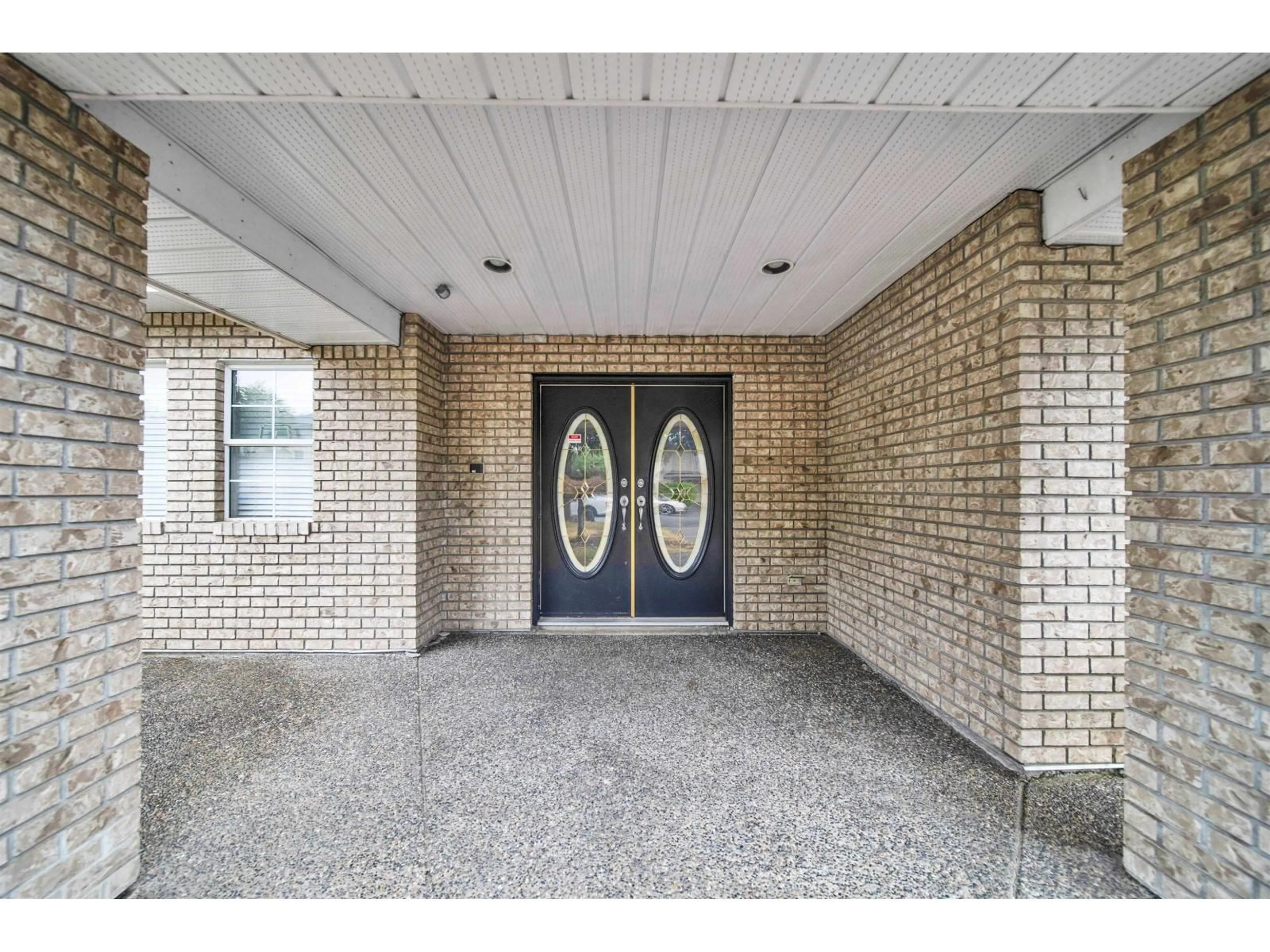Indoor entryway for 15530 83A, Surrey British Columbia V3S7W7