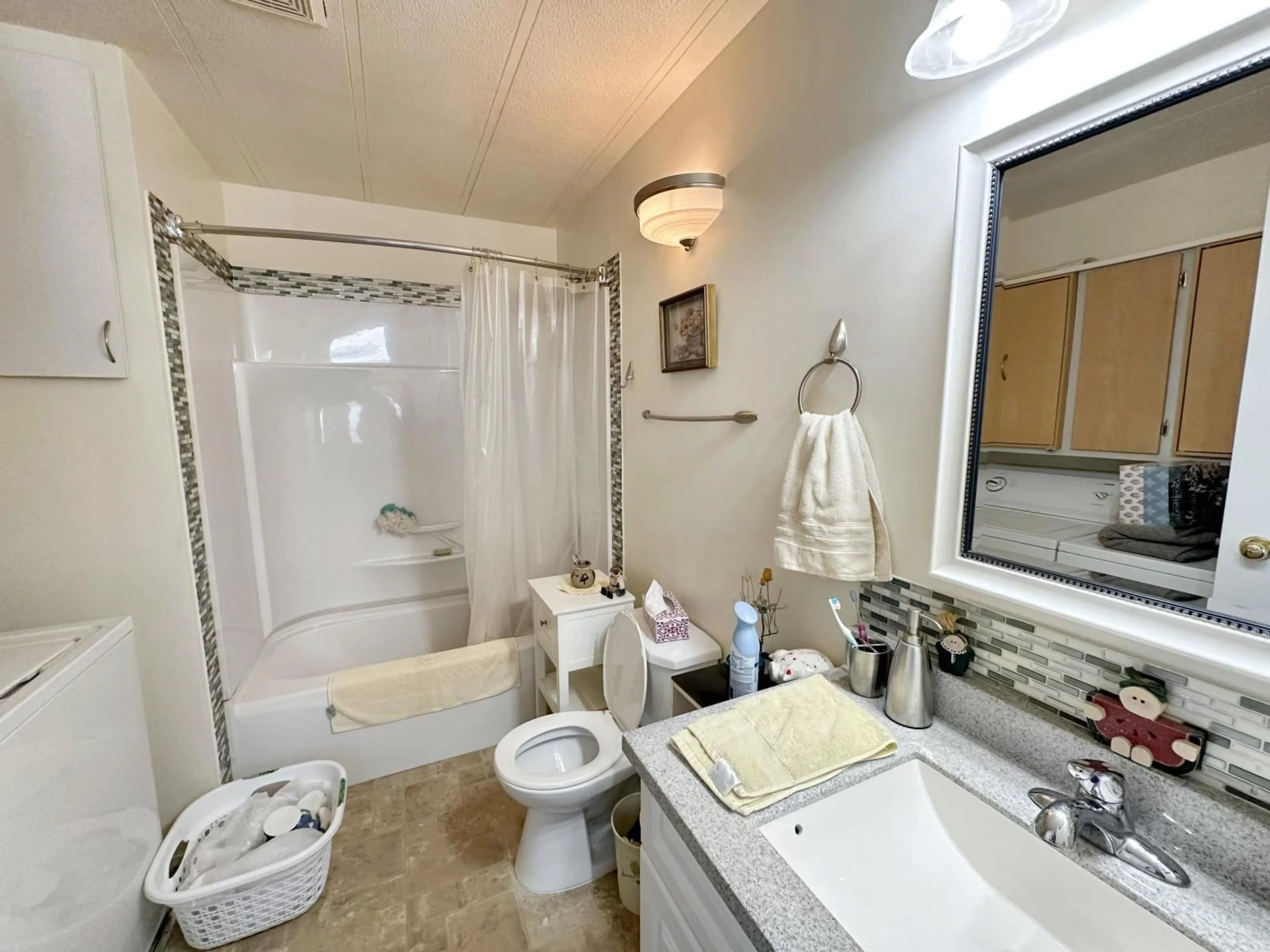 Standard bathroom, unknown for 10 - 62010 FLOOD HOPE ROAD, Hope British Columbia V0X1L2