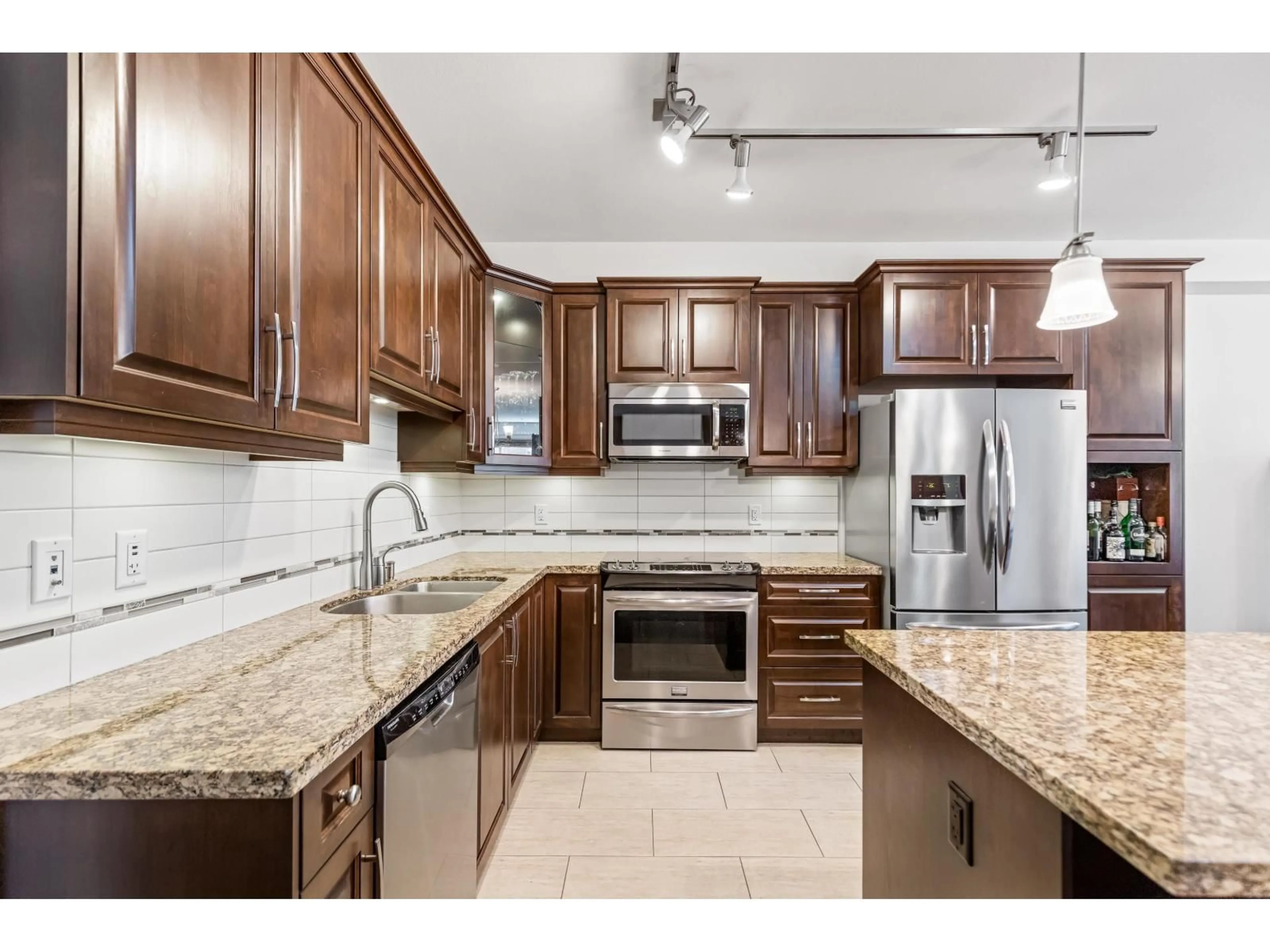 Open concept kitchen, ceramic/tile floor for 356 - 8258 207A, Langley British Columbia V2Y0N4