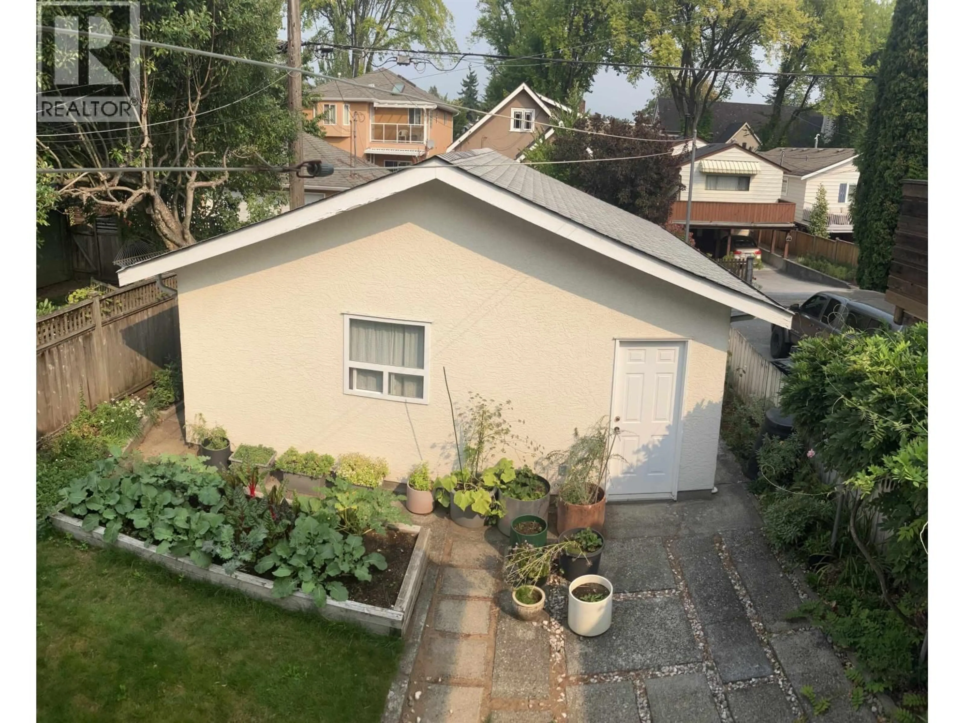 A pic from outside/outdoor area/front of a property/back of a property/a pic from drone, street for 3527 KING EDWARD AVENUE, Vancouver British Columbia V6S1M4