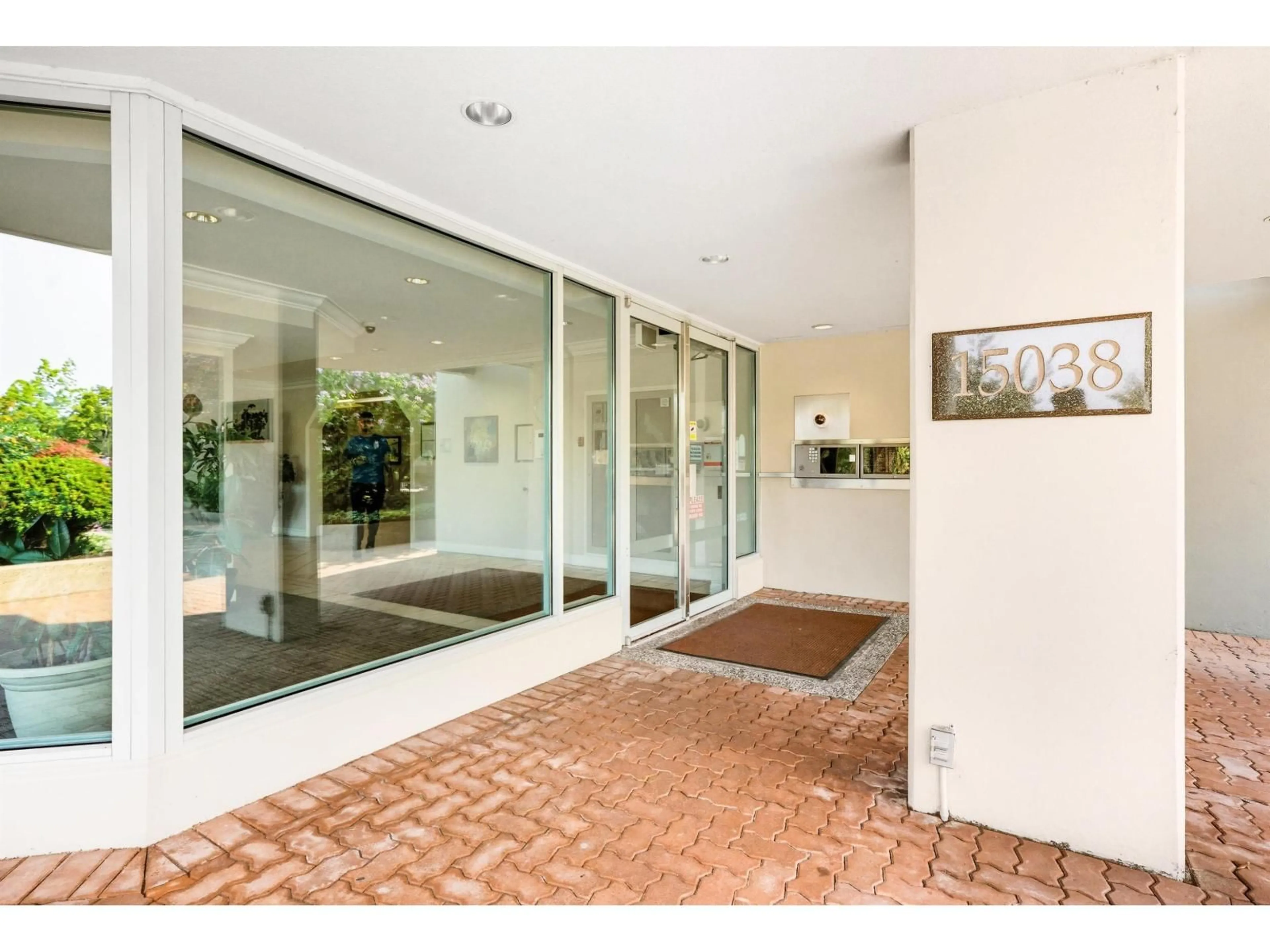 Indoor foyer for 1004 - 15038 101, Surrey British Columbia V3R0N2