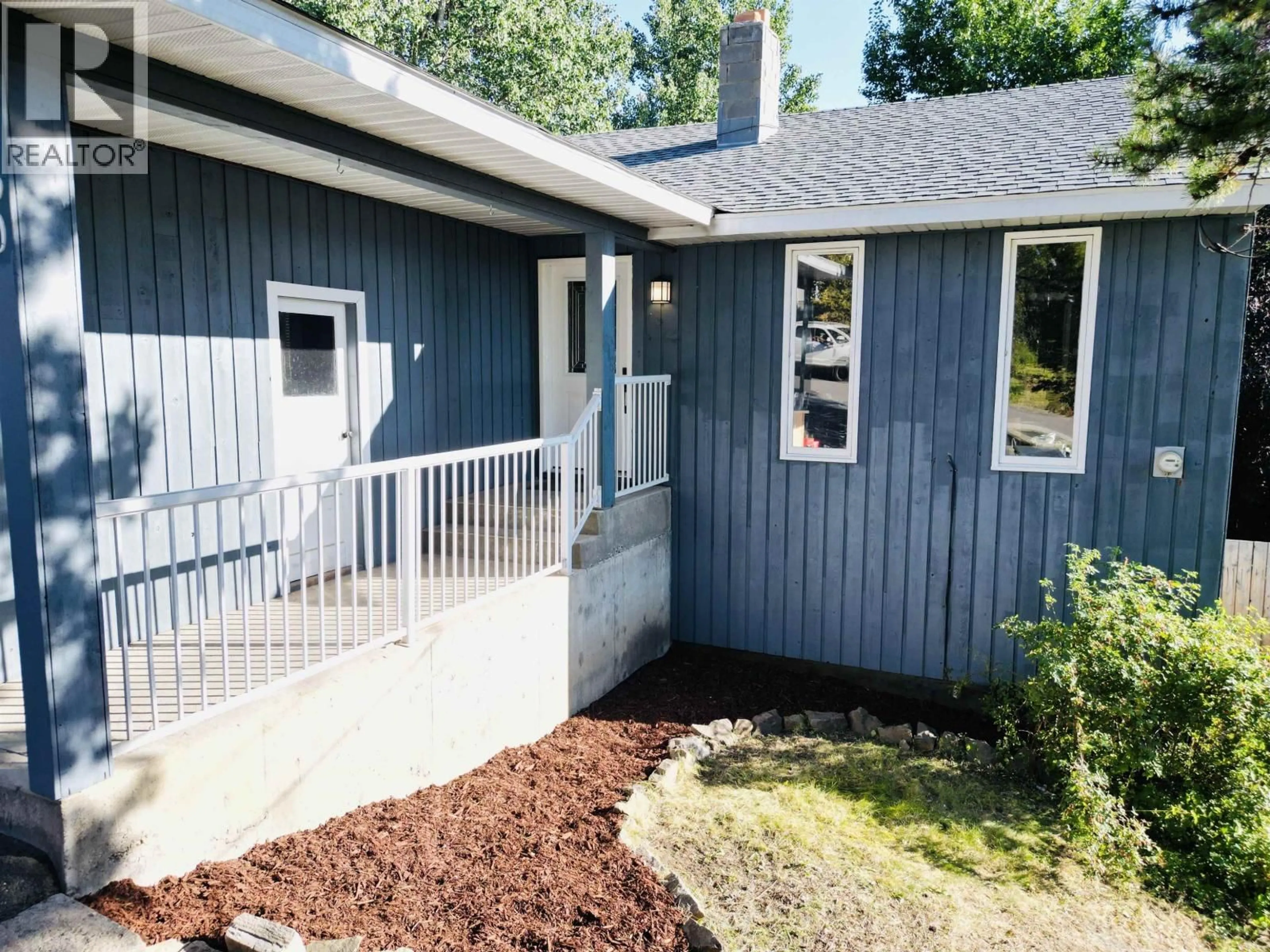 Home with vinyl exterior material, unknown for 330 9TH AVENUE, Burns Lake British Columbia V0J1E0