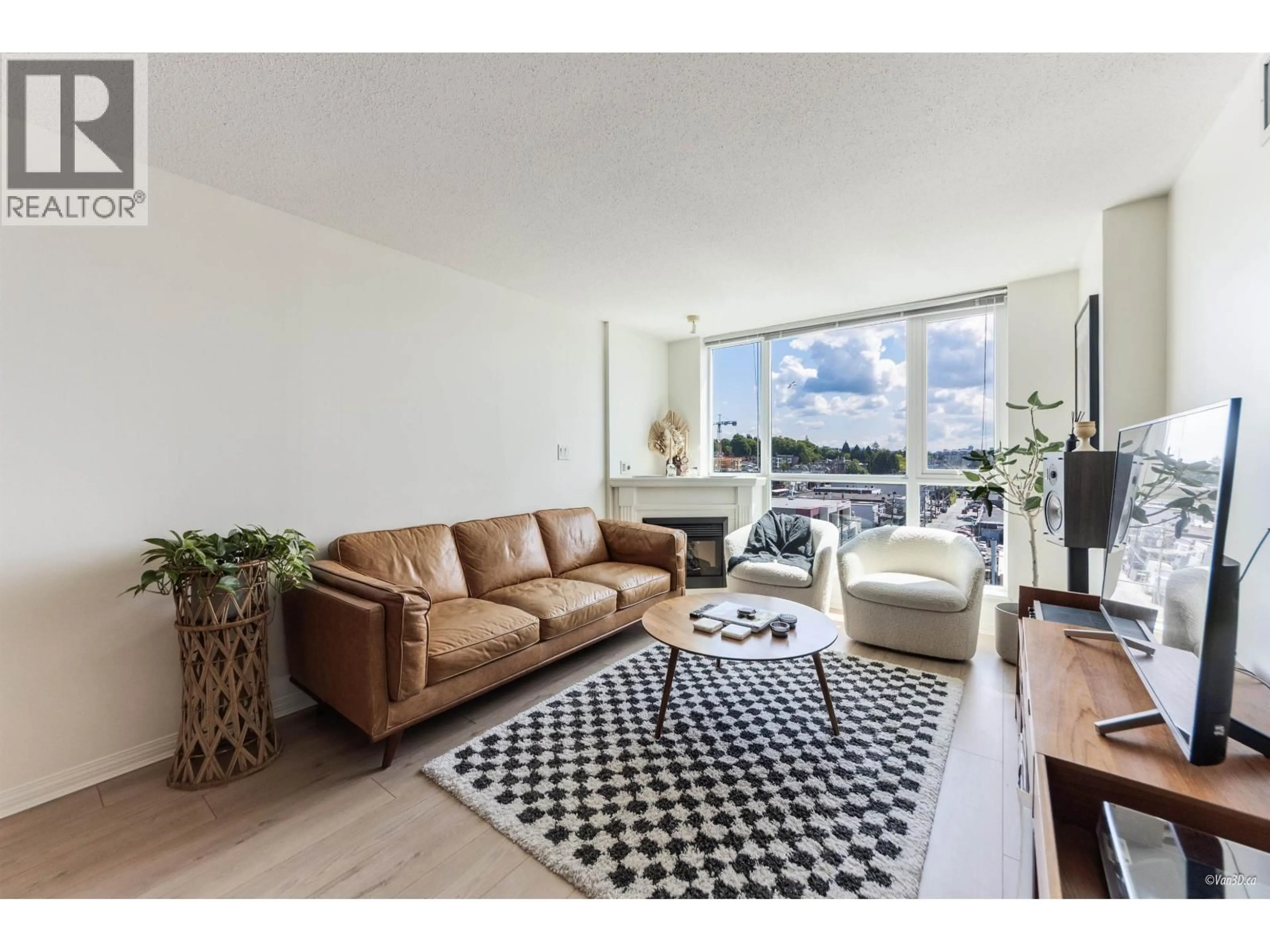 Living room with furniture, unknown for 1002 - 188 E ESPLANADE, North Vancouver British Columbia V7L4Y1
