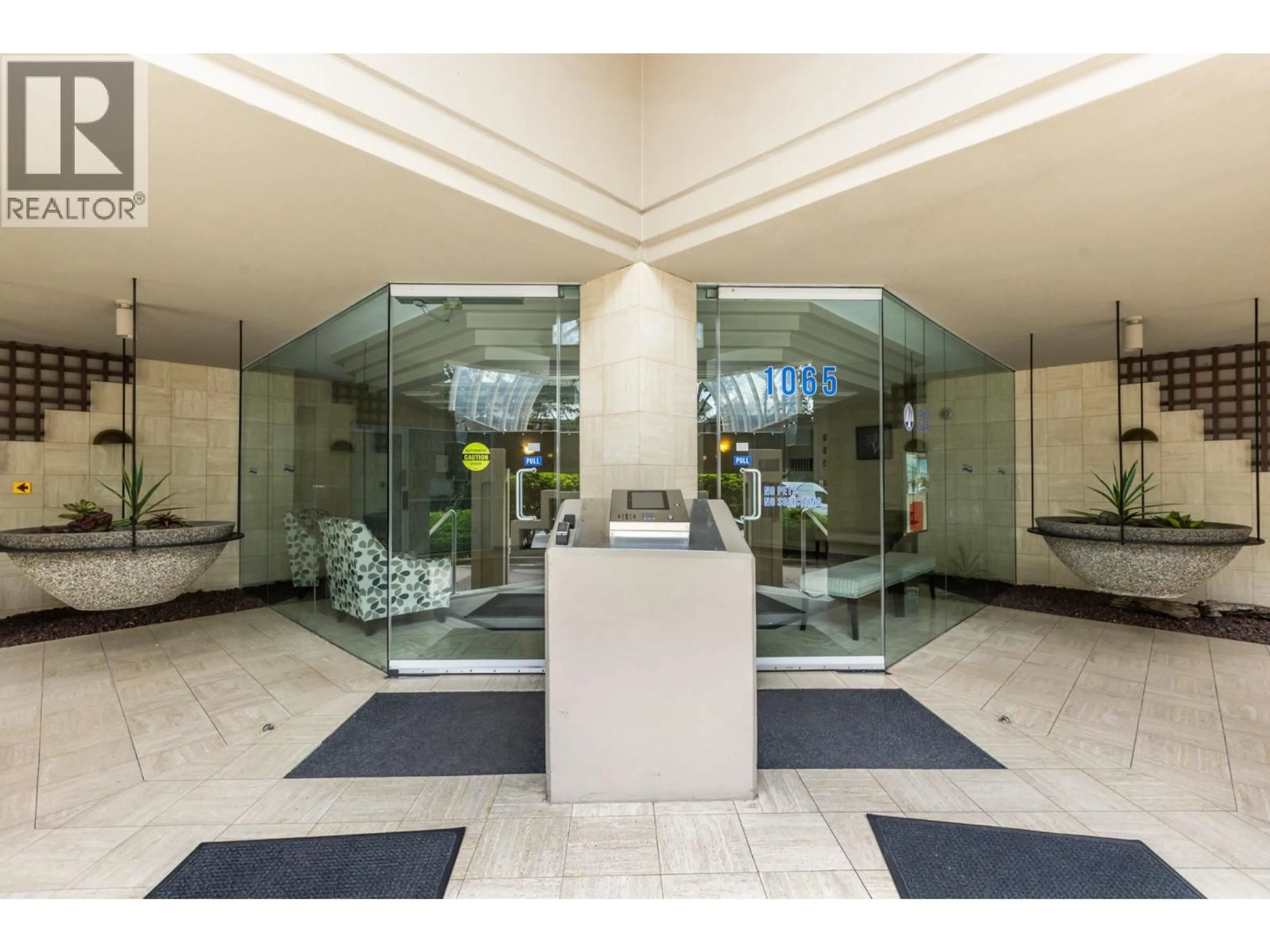 Indoor foyer for 905 - 1065 QUAYSIDE DRIVE, New Westminster British Columbia V3M1C5