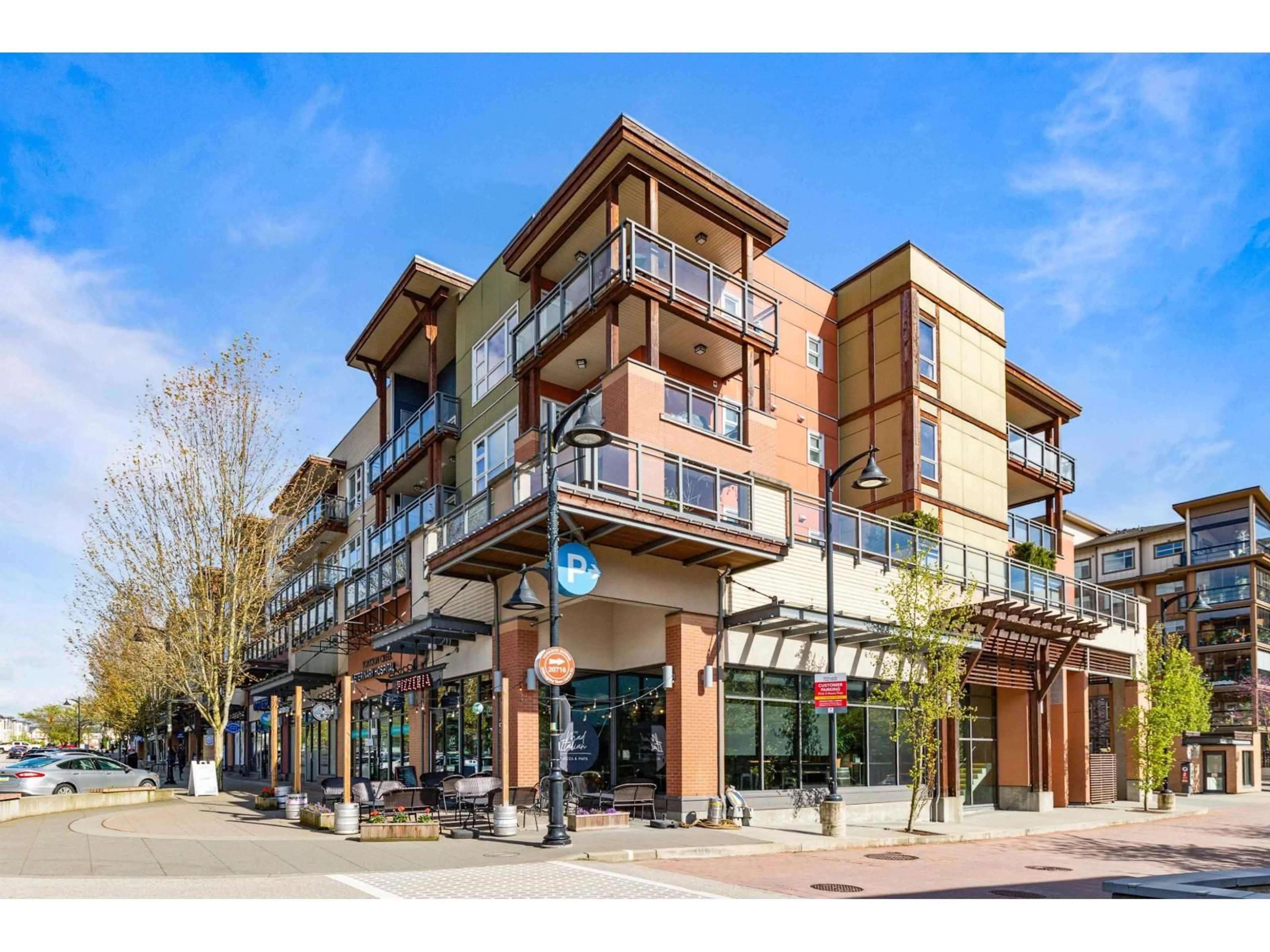 Patio, building for 219 - 20728 WILLOUGHBY TOWN CENTRE, Langley British Columbia V2Y0P3