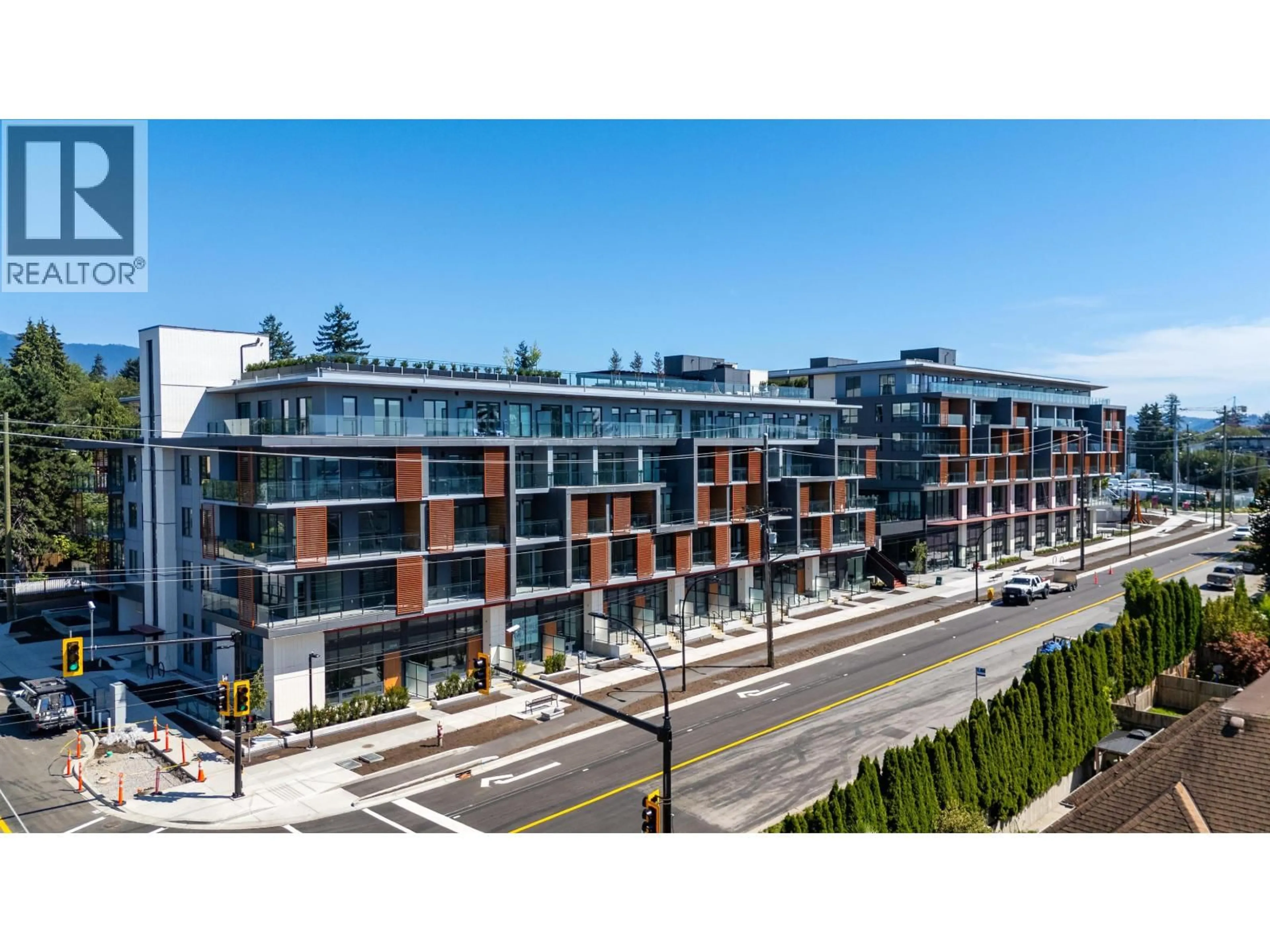 A pic from outside/outdoor area/front of a property/back of a property/a pic from drone, street for 411 - 422 3RD STREET, North Vancouver British Columbia V7L0K1