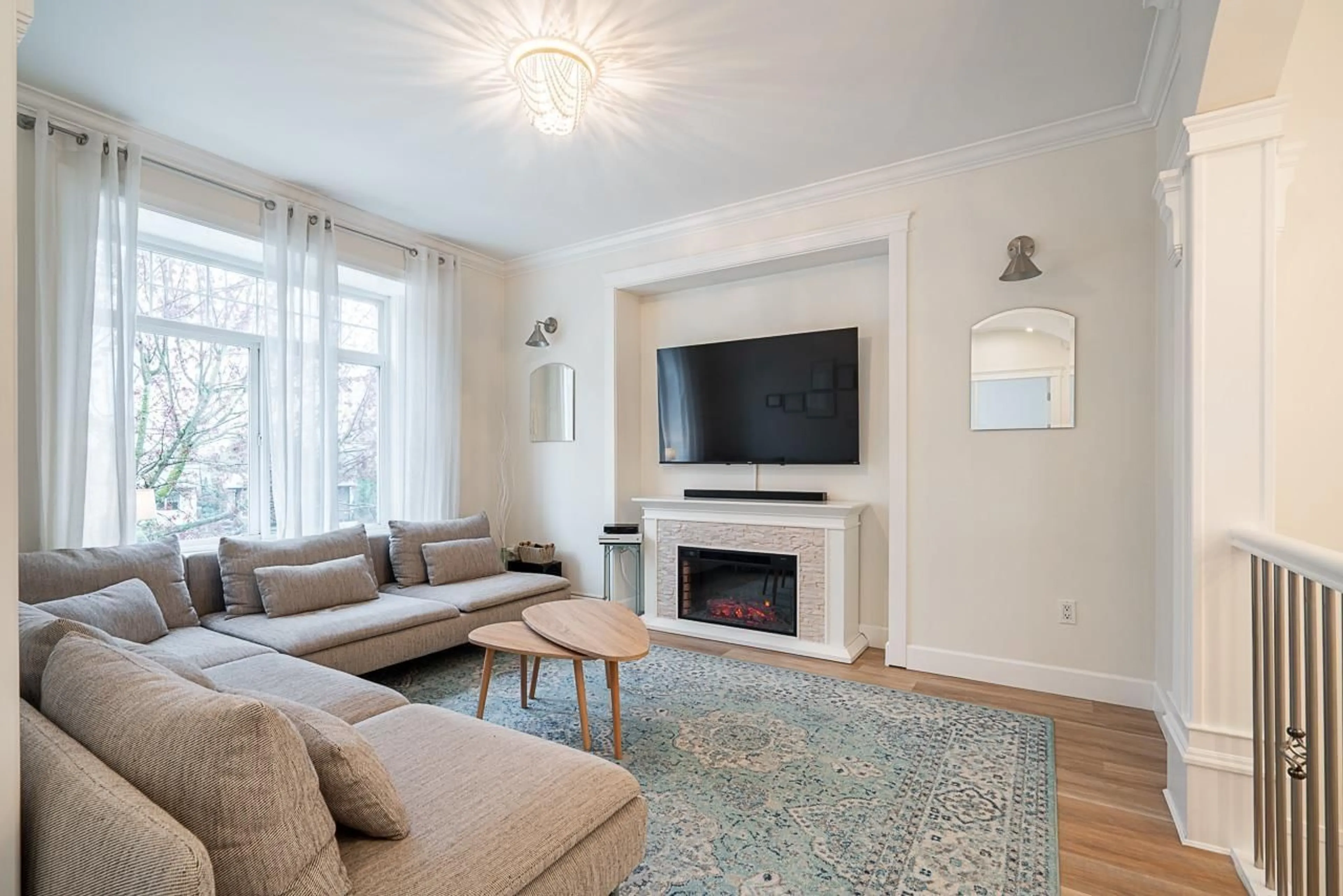 Living room with furniture, unknown for 2868 STATION, Abbotsford British Columbia V4X0A4