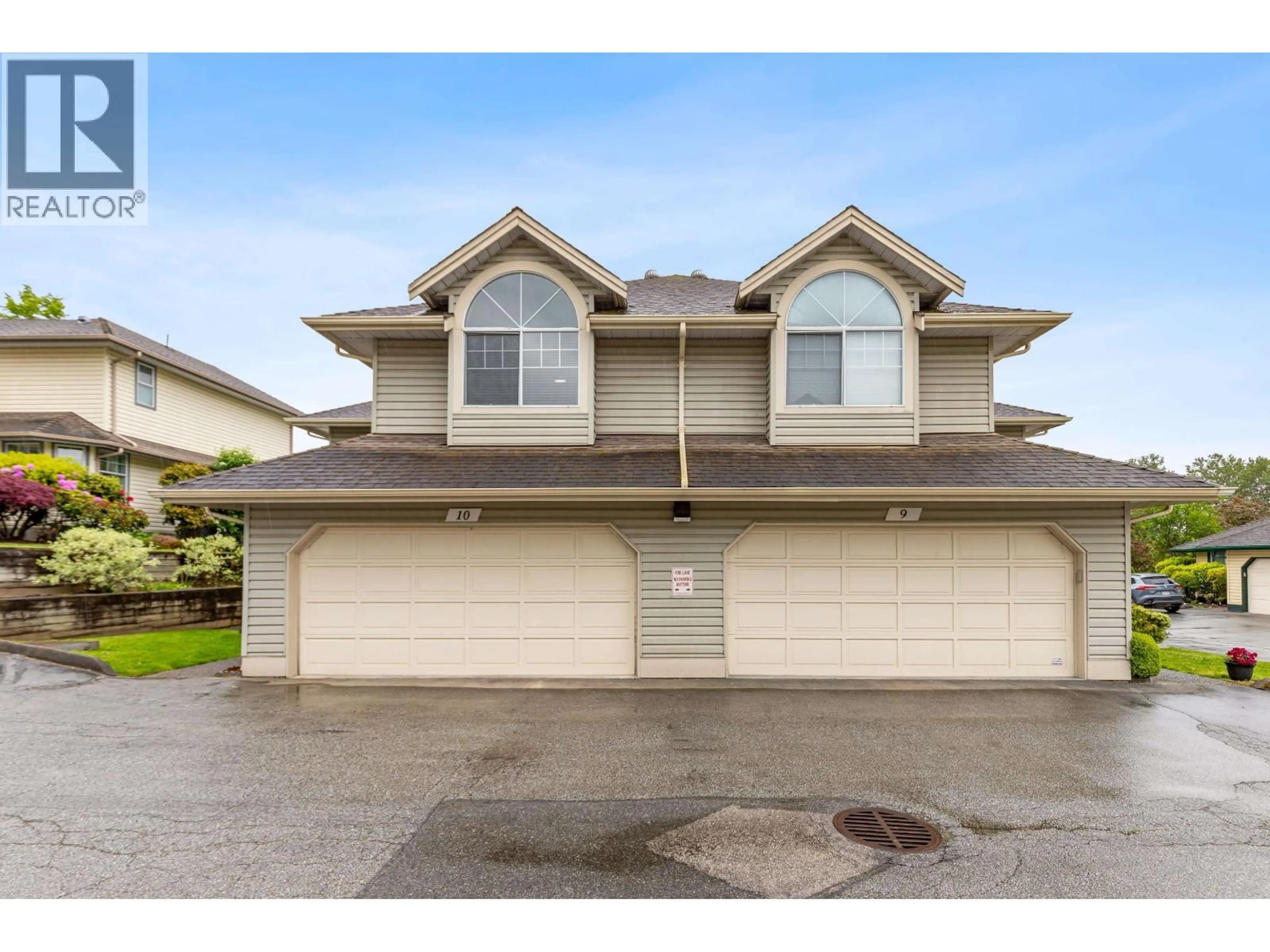 Home with vinyl exterior material, street for 10 - 22538 116 AVENUE, Maple Ridge British Columbia V2X0Z8