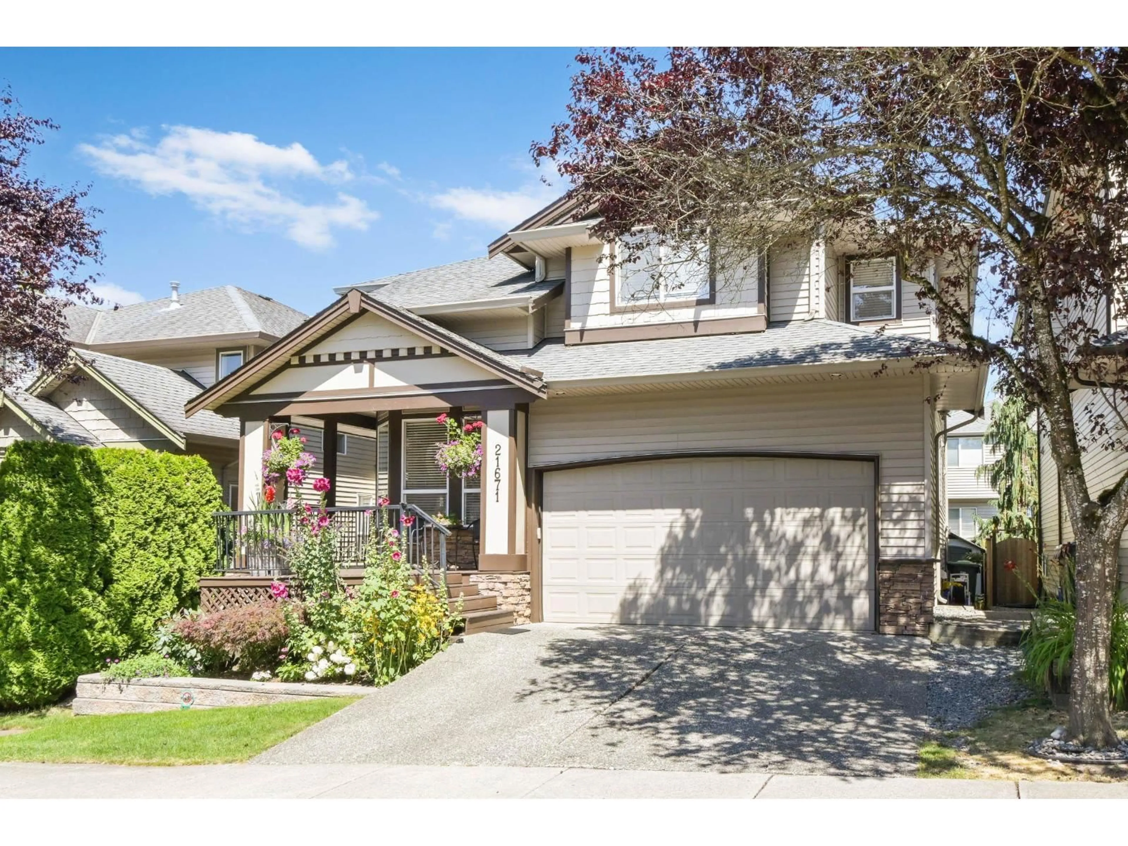 Home with vinyl exterior material, street for 21671 89A, Langley British Columbia V1M4C6